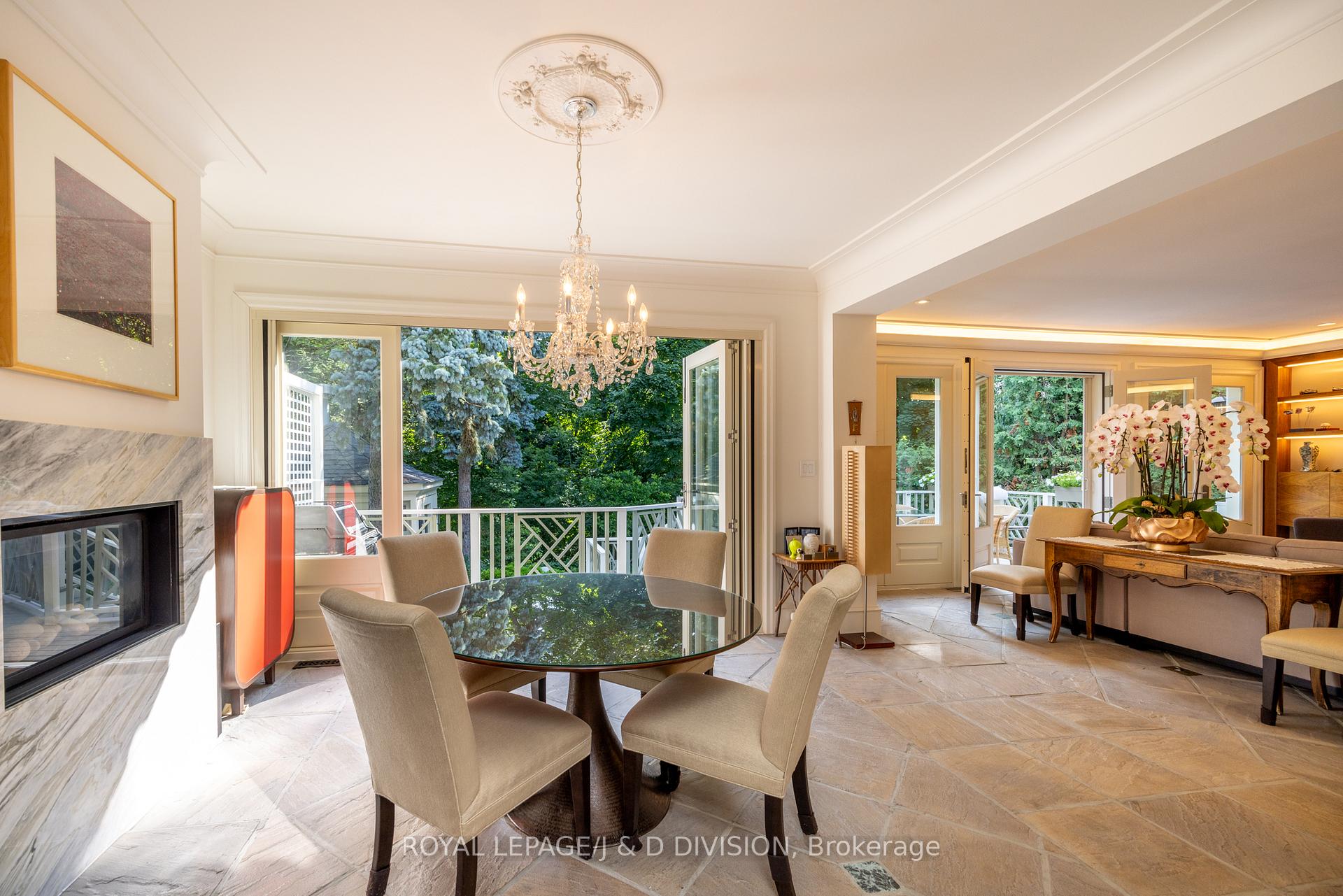 BREAKFAST ROOM WITH NANO FOLDING DOORS