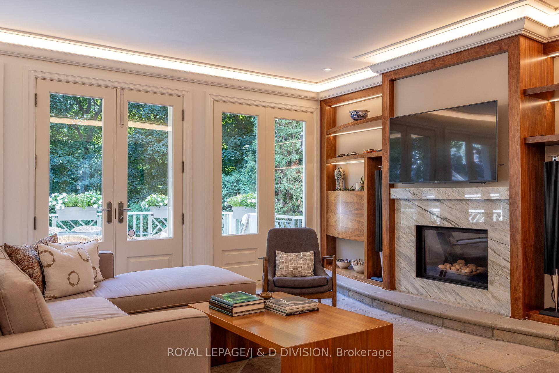 NATURAL LIGHT AND GREEN VIEWS EVERYWHERE!