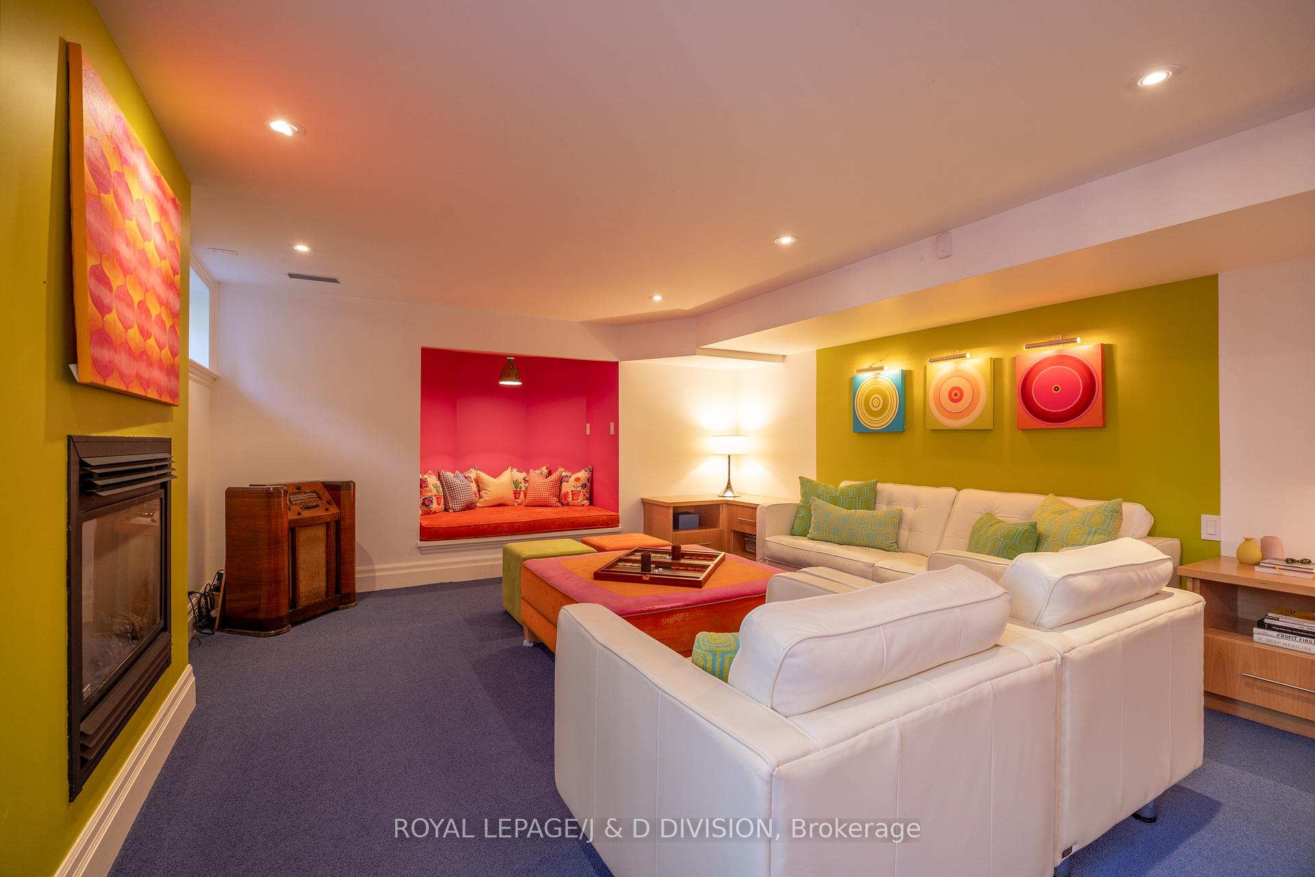 FIREPLACE - READING NOOK