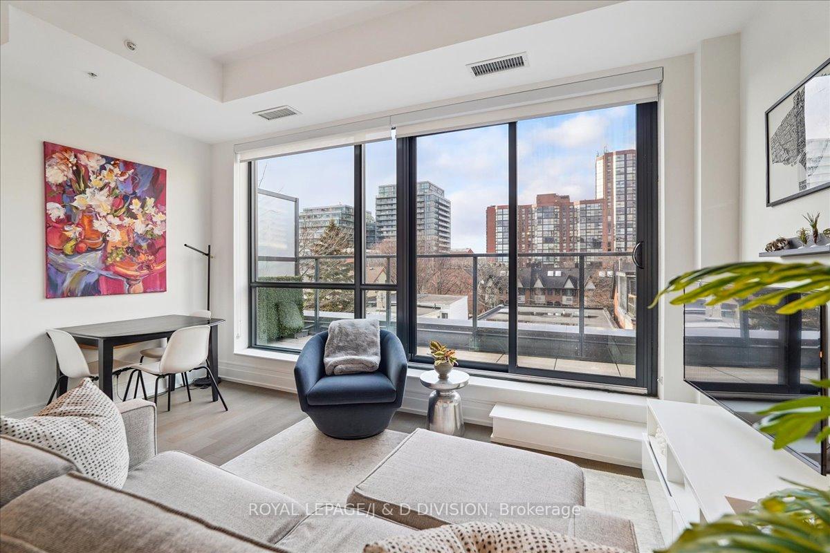 Open concept living/dining