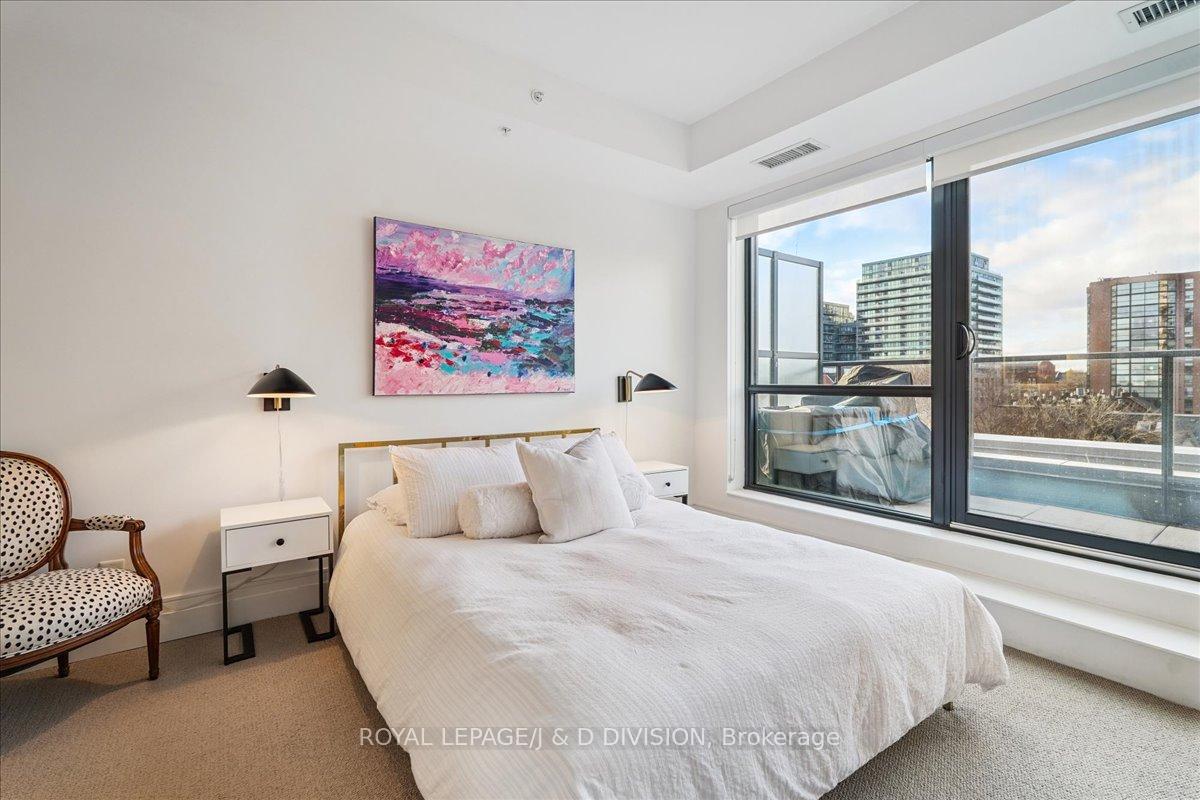 Primary - accomodates king size bed