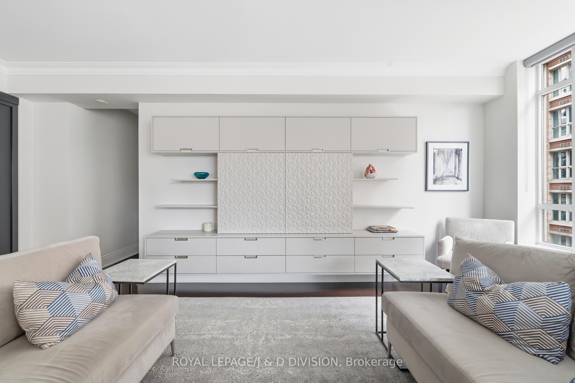 B/I Entertainment Wall