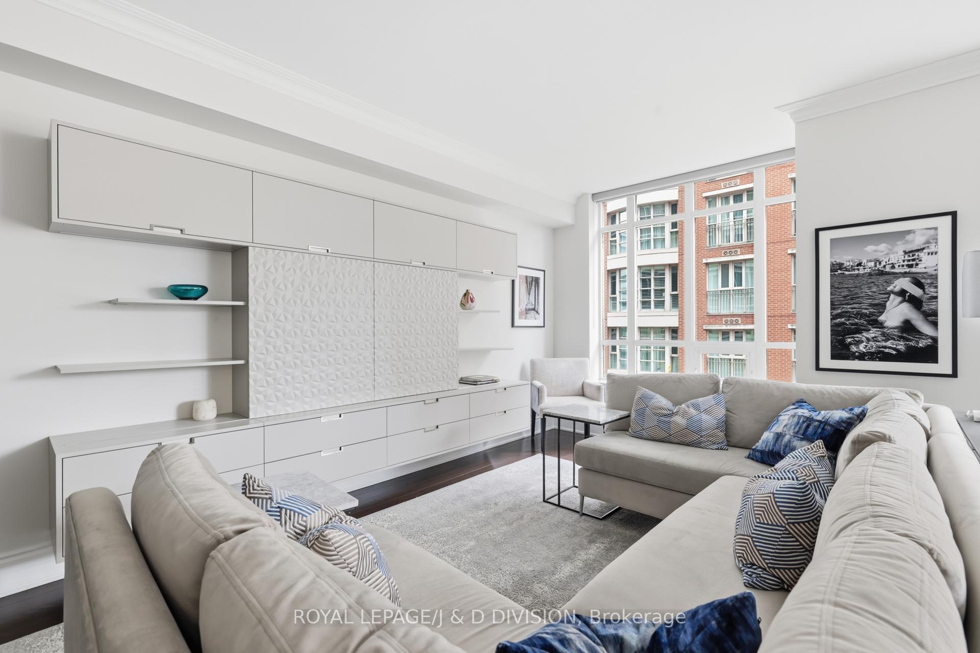 Living Room w plenty of light