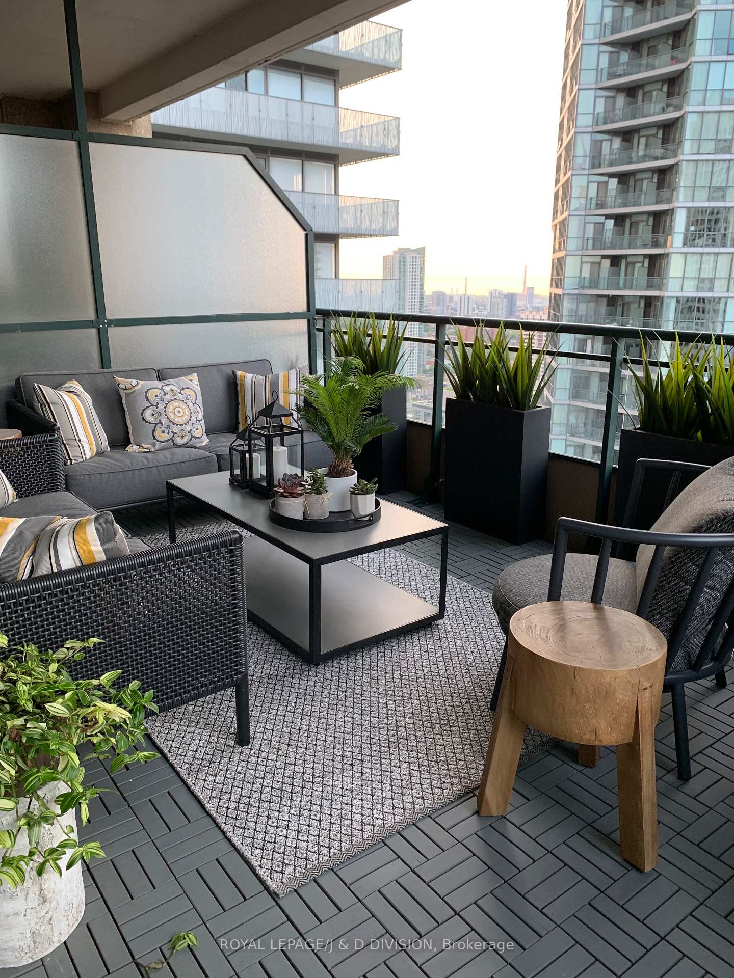 Huge south-facing terrace