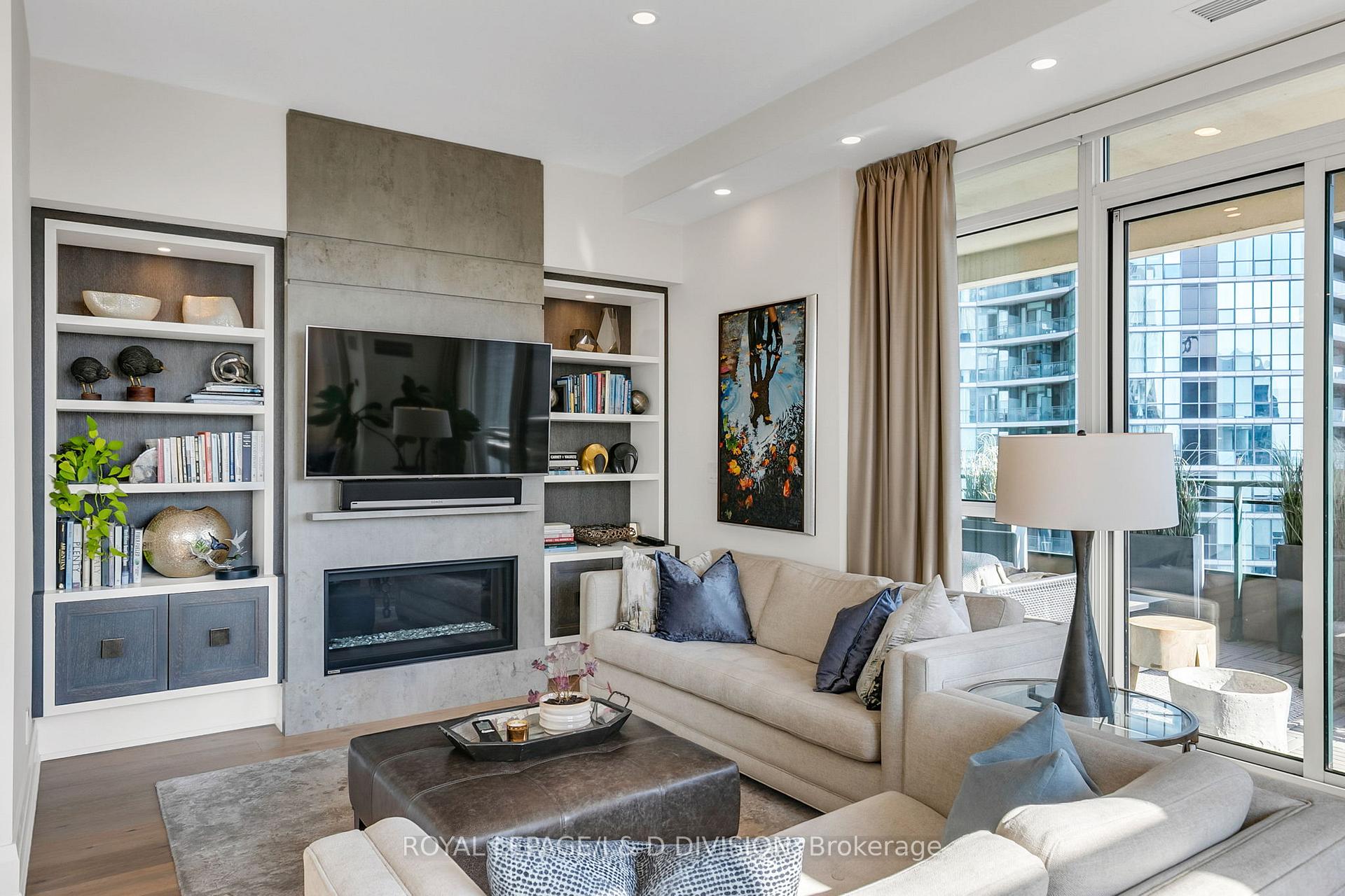 Gas fireplace in the living room