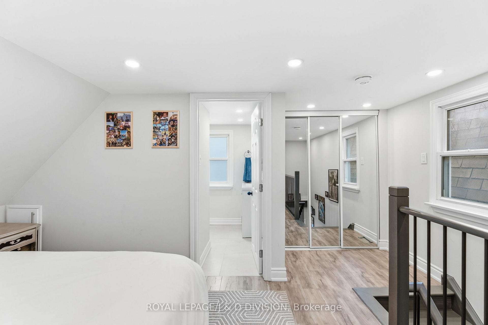 Triple mirrored closets / Ensuite bathroom