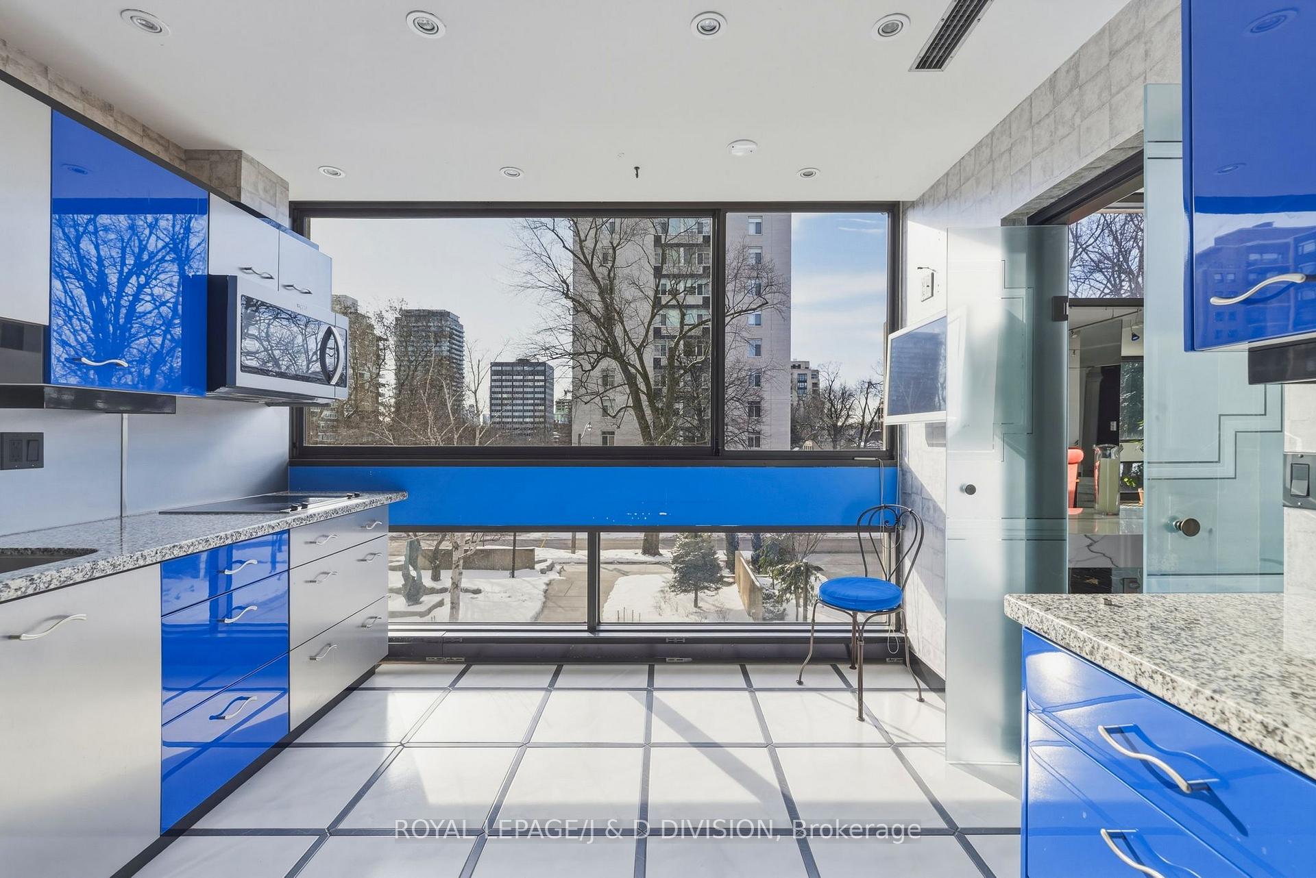 Floor to Ceiling windows in Eat-in Kitchen