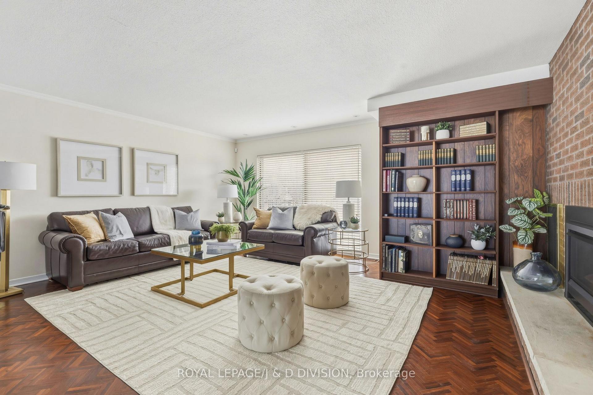 Living Room w BI bookshelves
