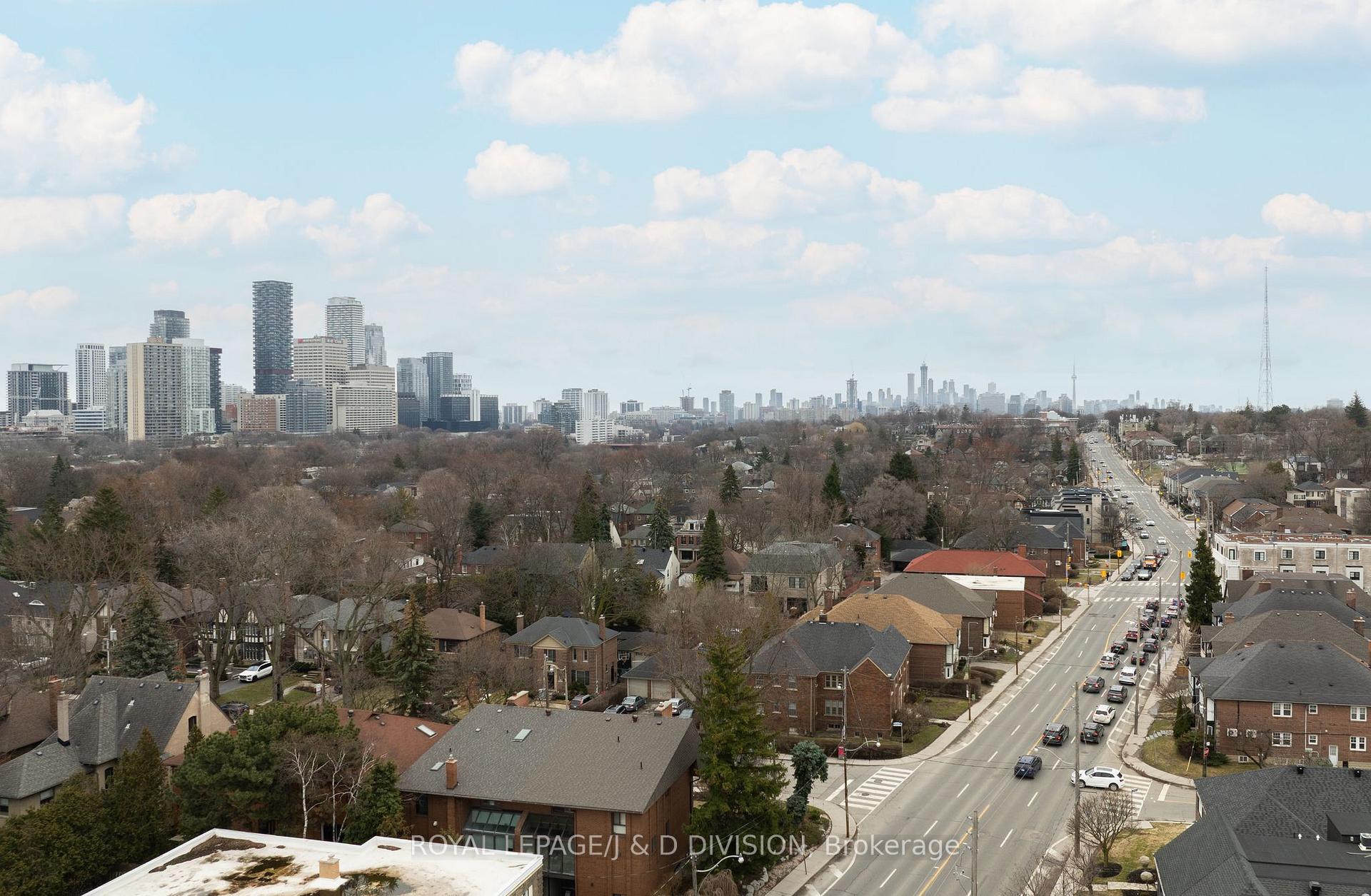 Proximity to downtown via Avenue Rd