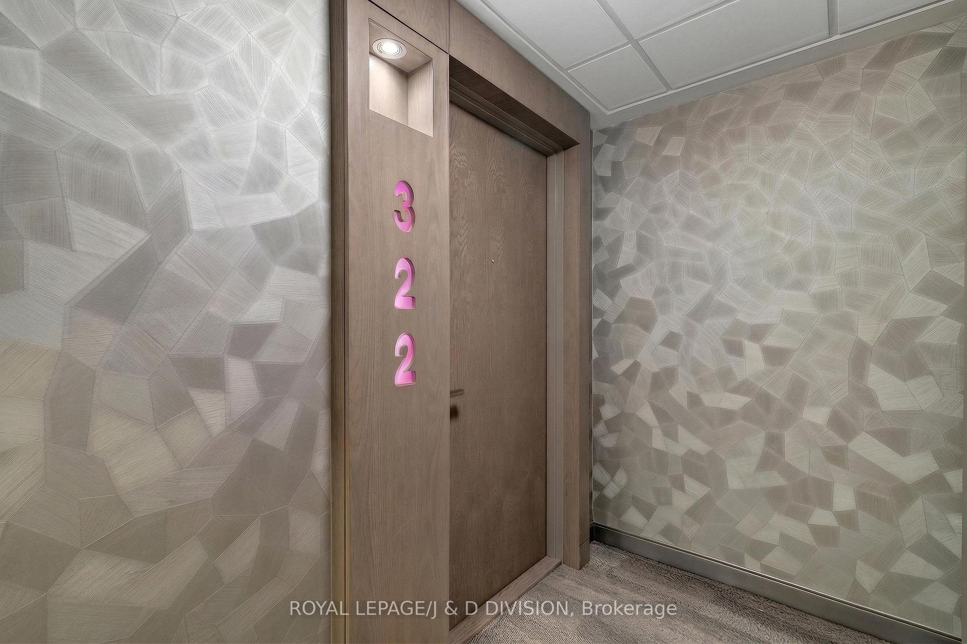 Corner Unit Entry
