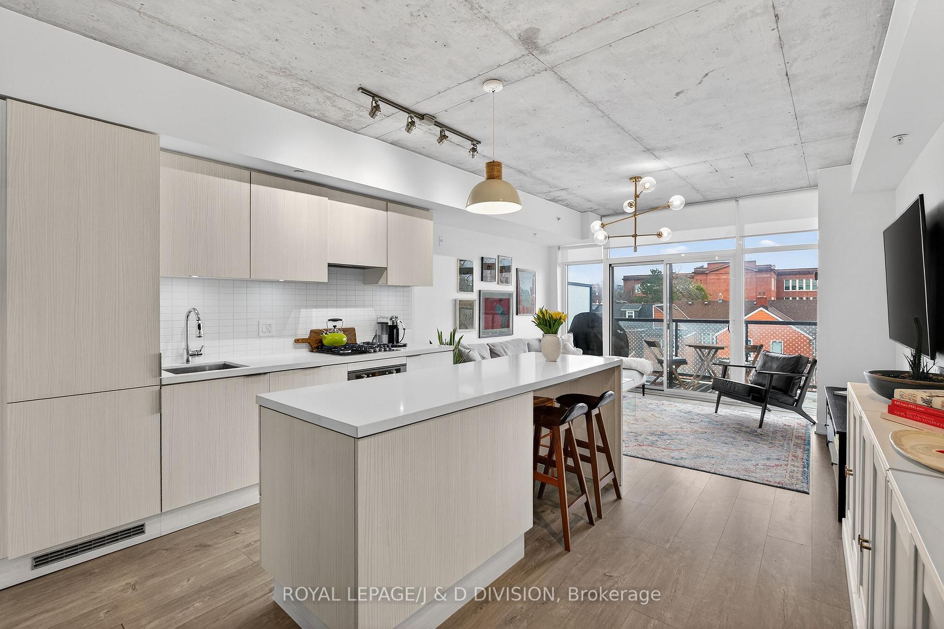 Kitchen entry