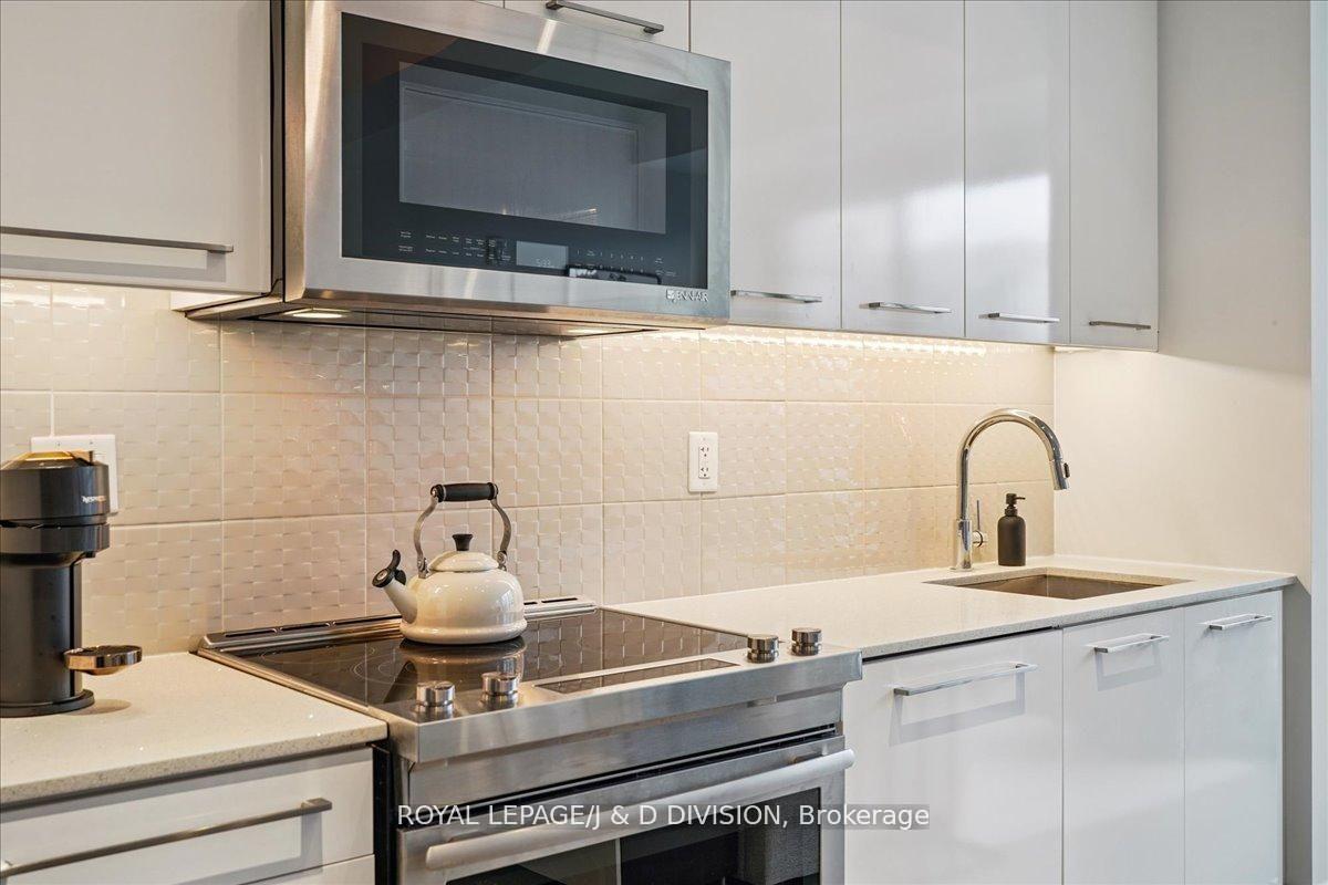 Ceramic backsplash
