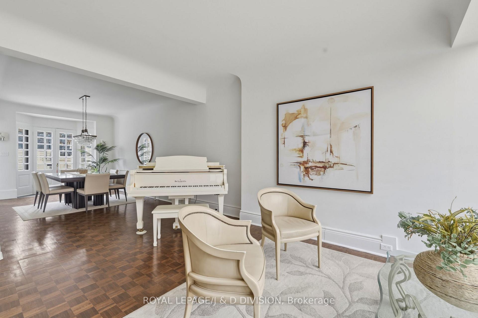 Open Concept Living / Dining