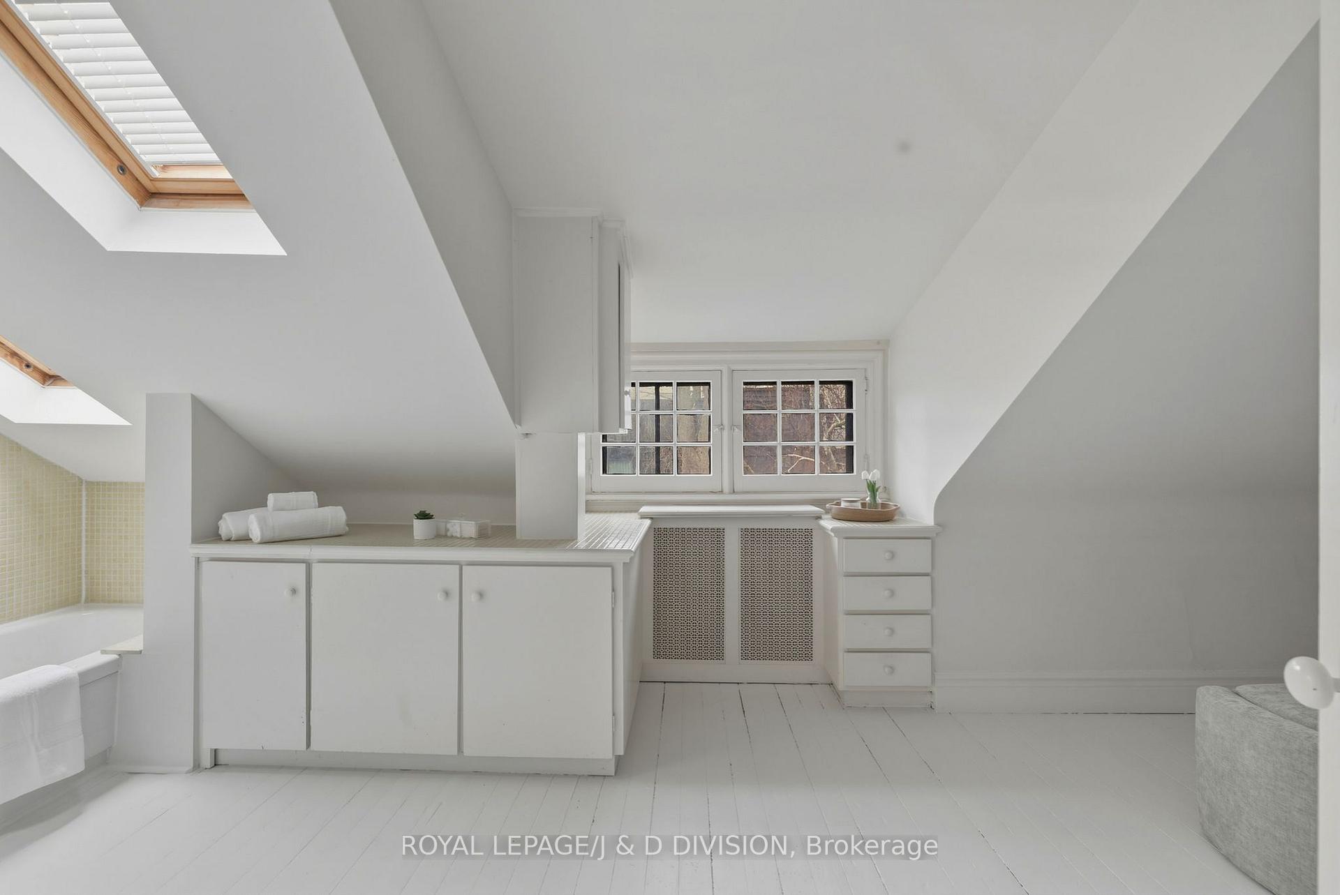 3rd Floor Primary Ensuite storage