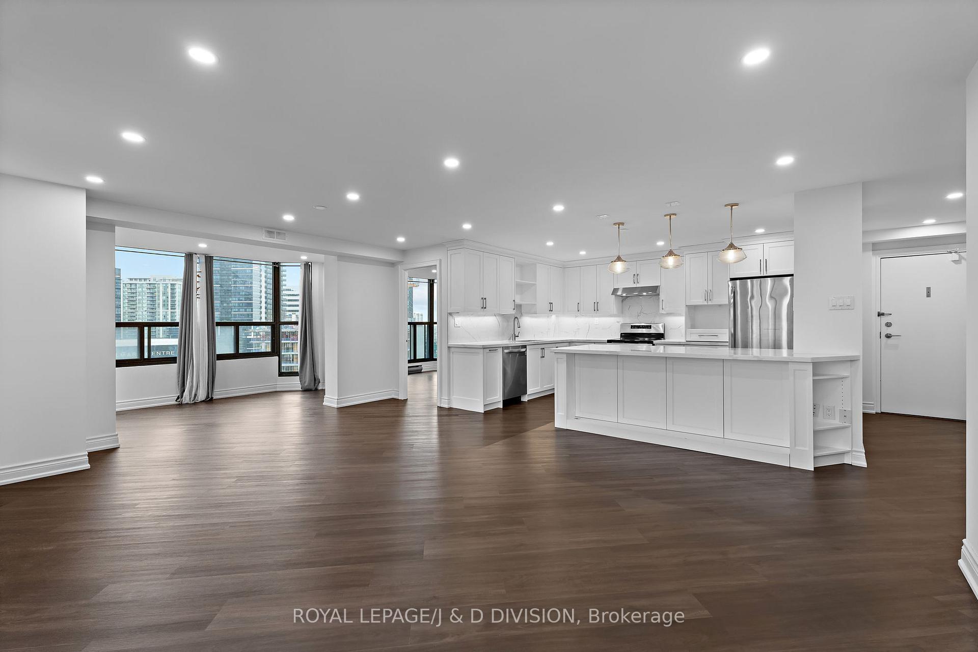 Spacious and Open Concept w den