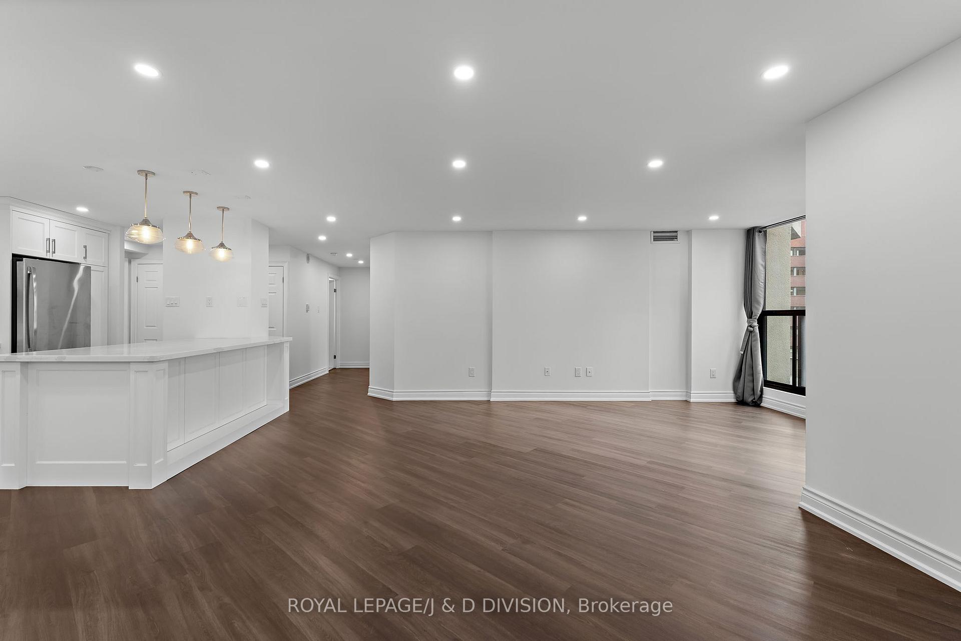 Living / Dining adjacent to kitchen