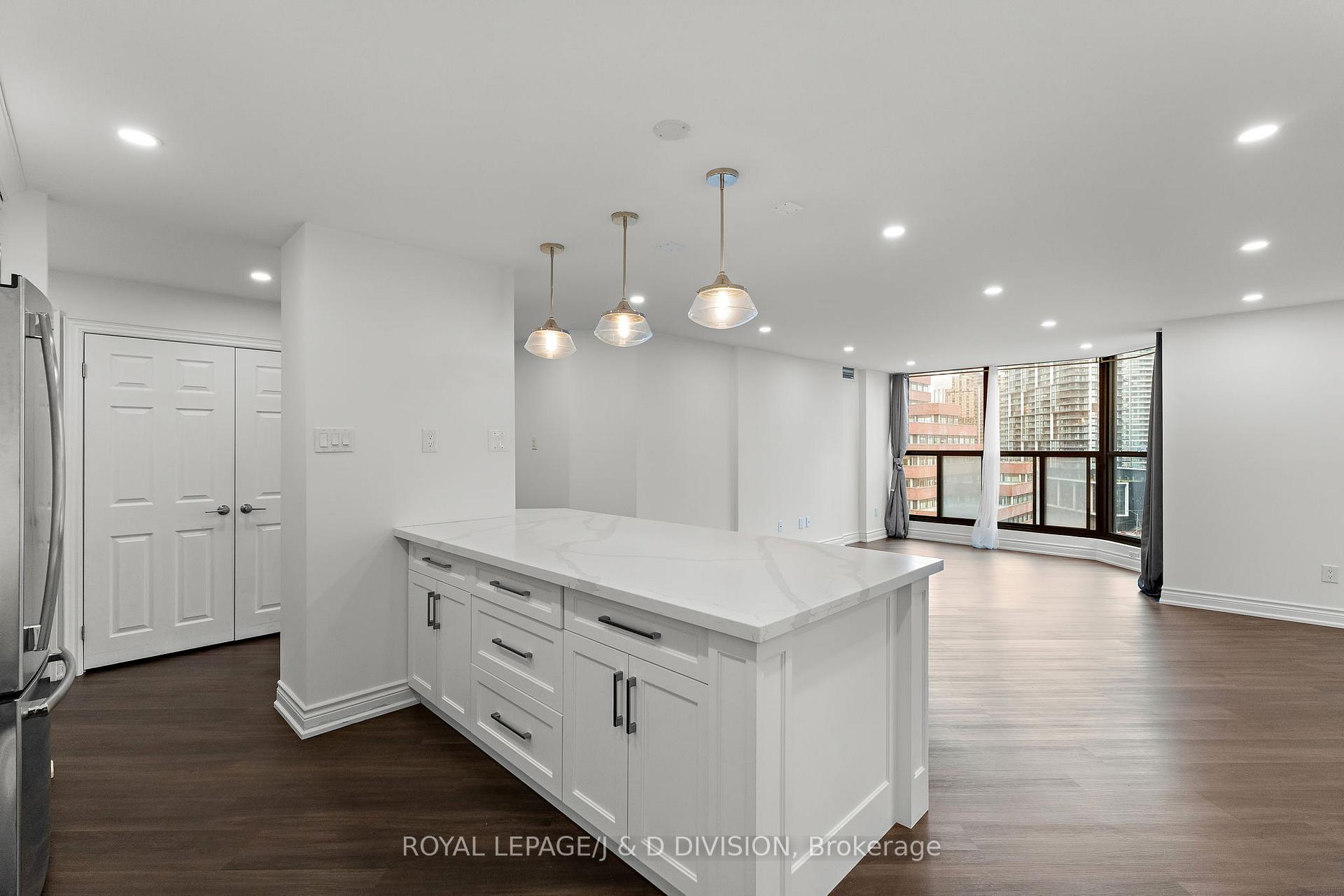 Island overlooking Living / Dining