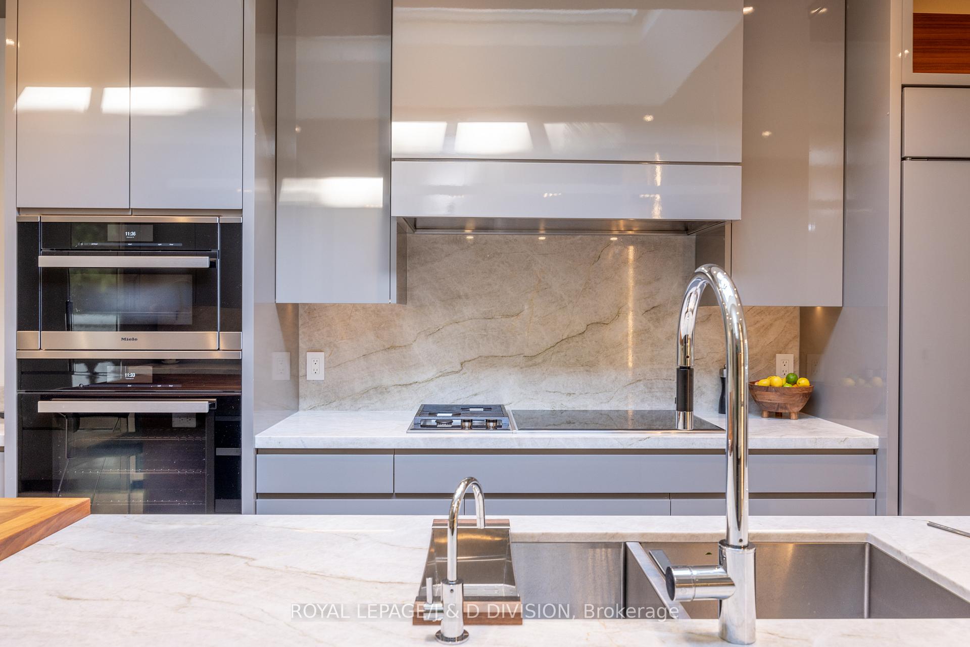 CHEF'S KITCHEN