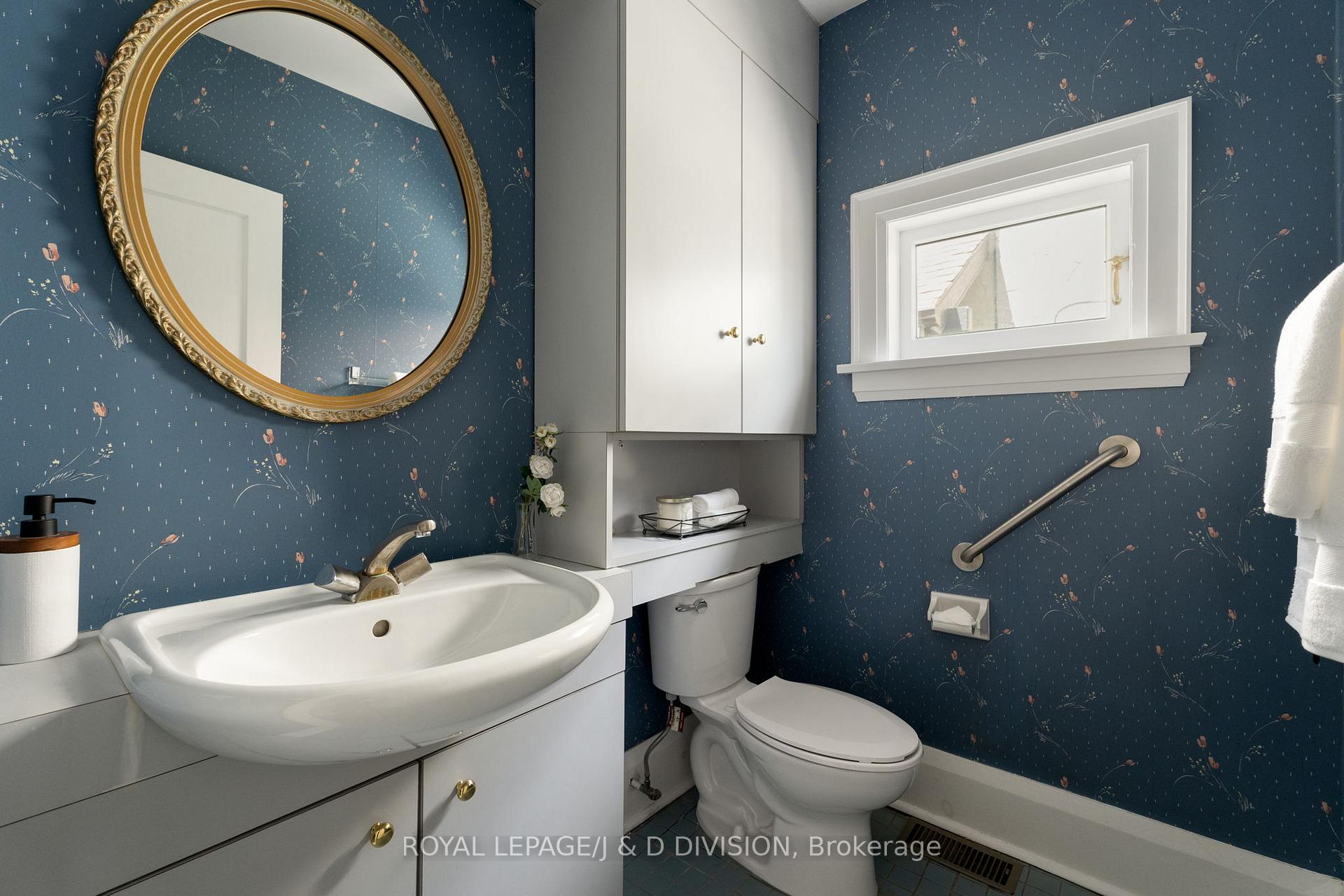 2 pc ensuite in Primary