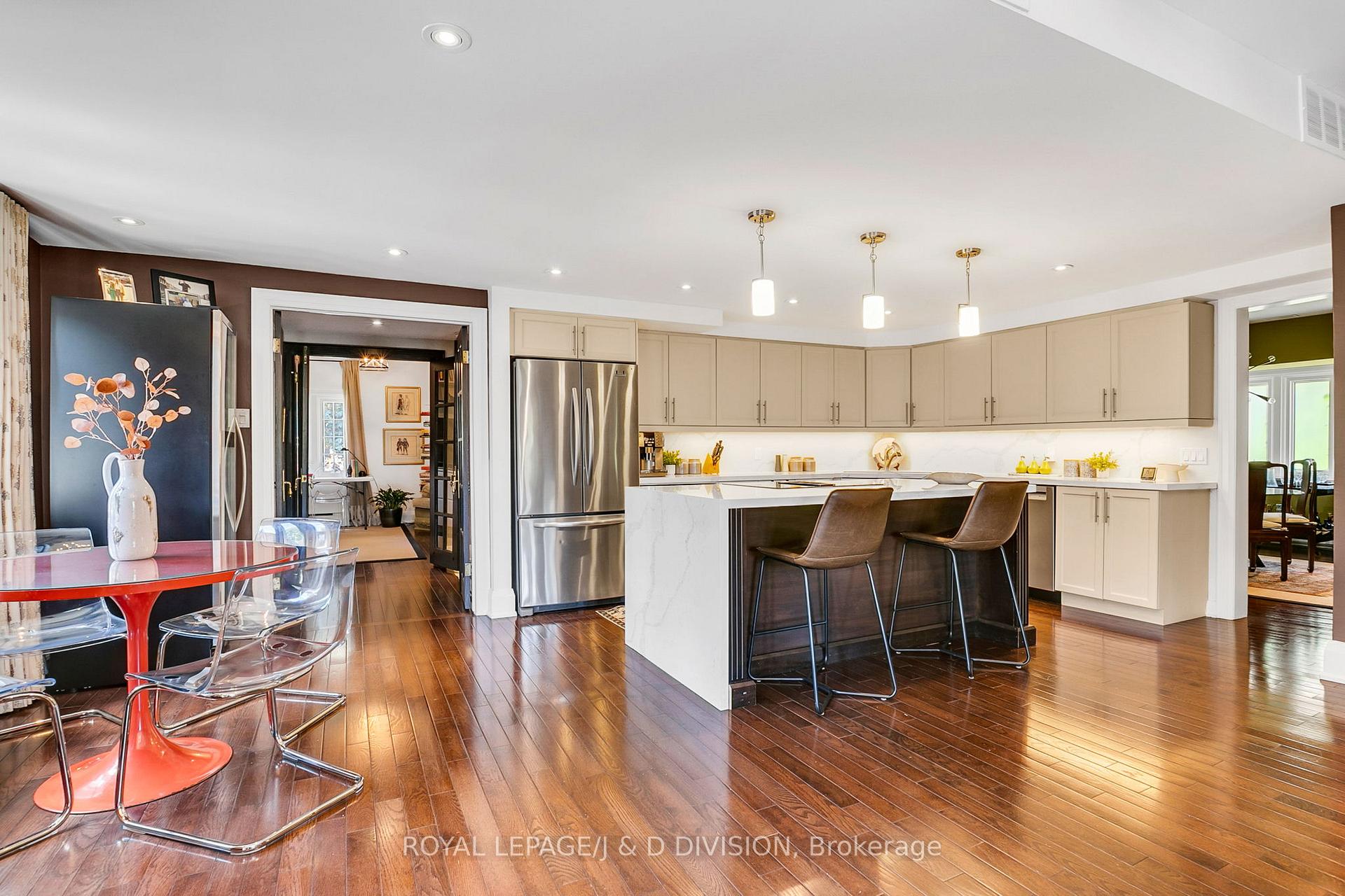 Large Open-Concept Kitchen