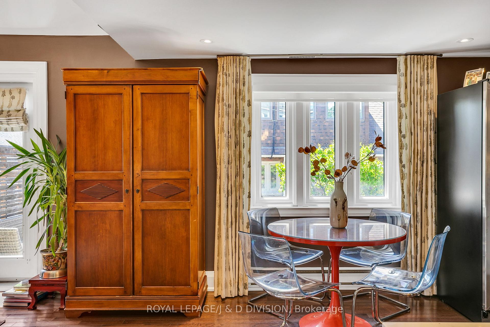 Kitchen Dinette