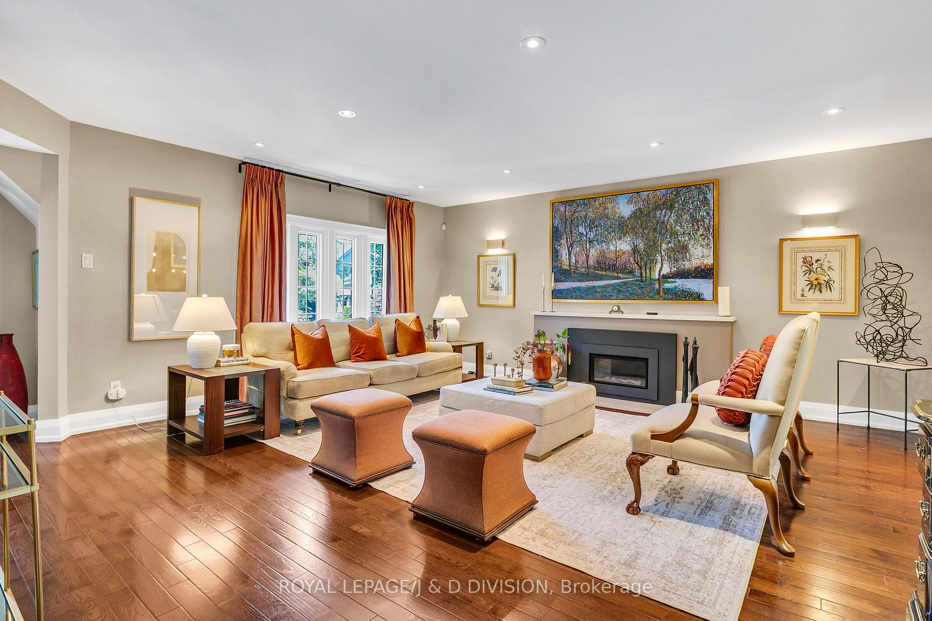 2nd Floor Lage Living Room