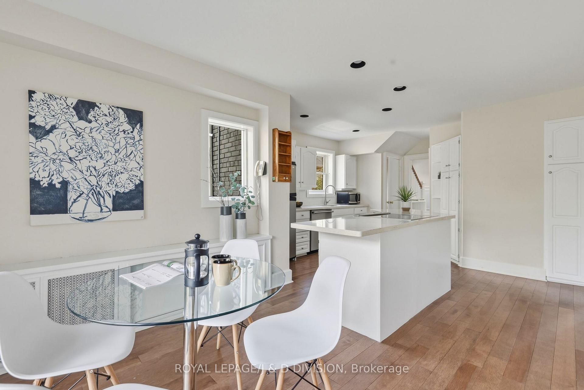 Eat-in Kitchen