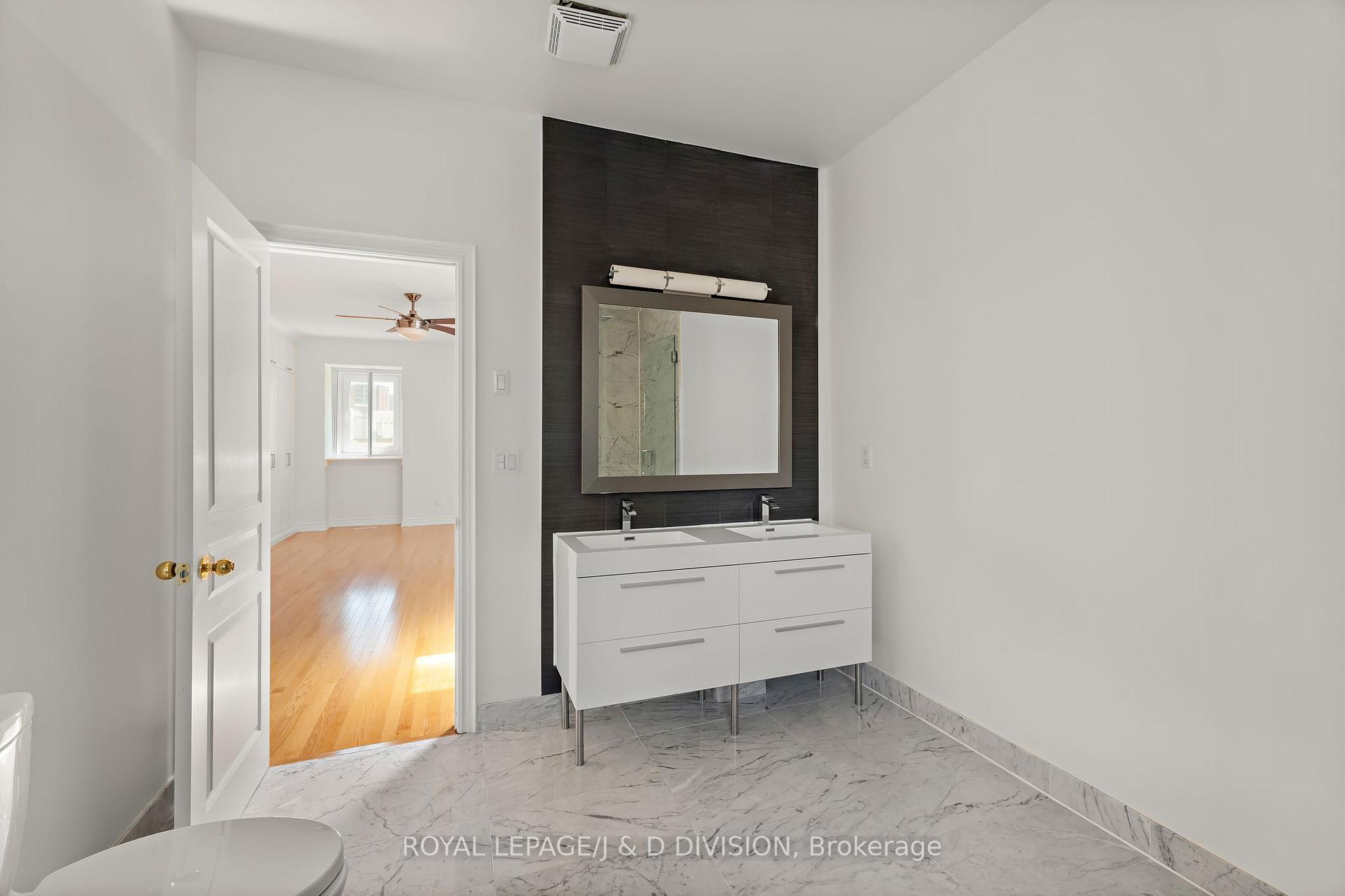 Double Sinks in Primary Ensuite