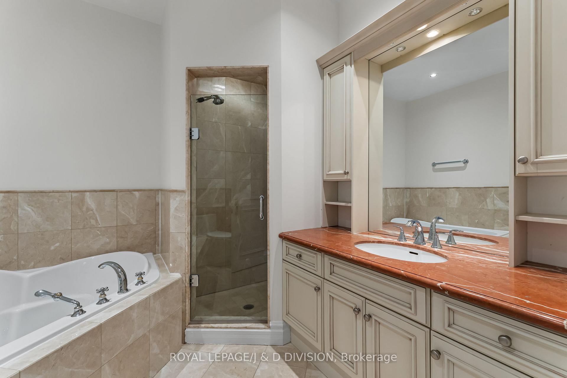 Primary Bathroom w soaker tub