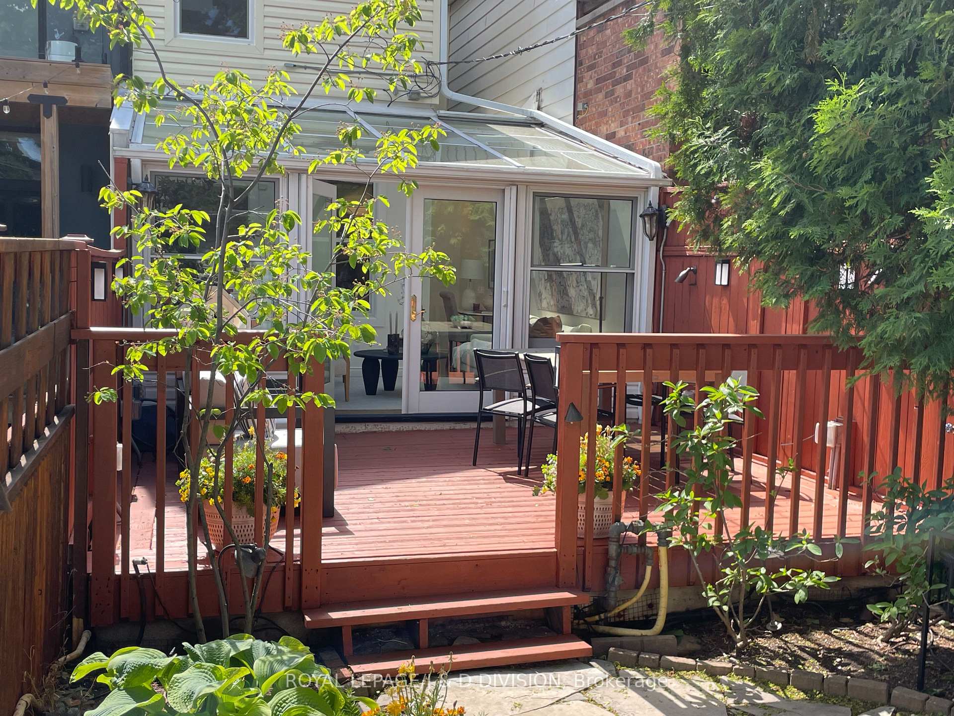 Garden with Automatic Irrigation and Lighting