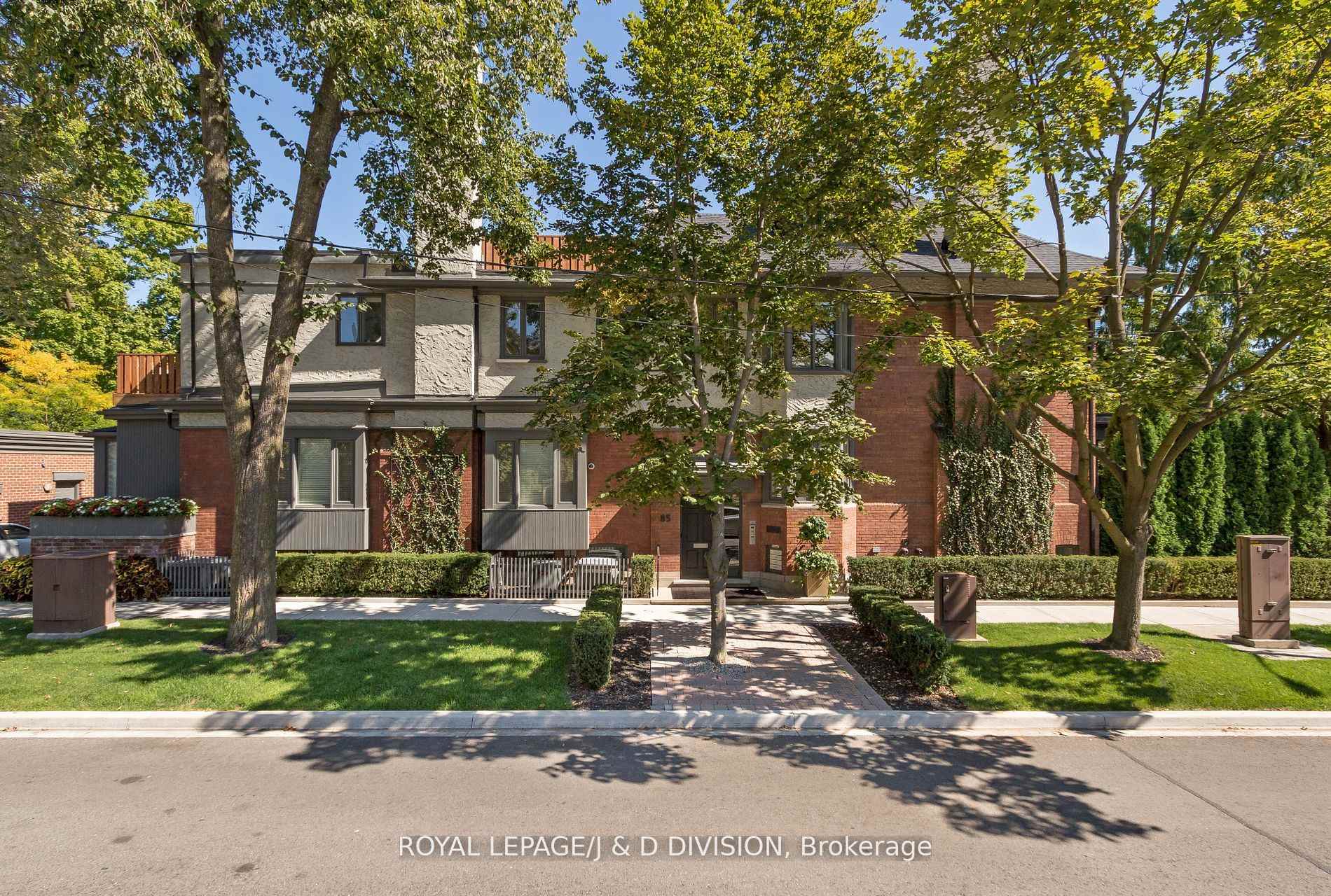 85 Admiral Road #202, Toronto, ON, M5R 2L7