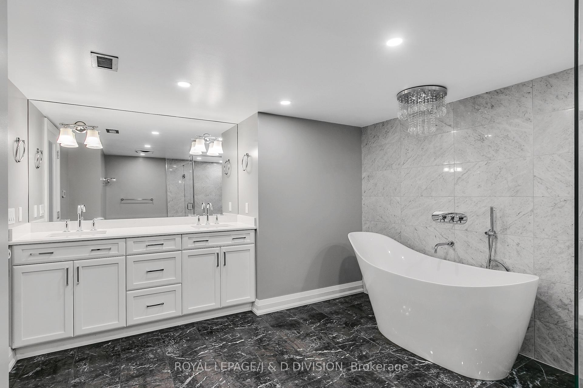 Stunning Primary Ensuite Bathroom