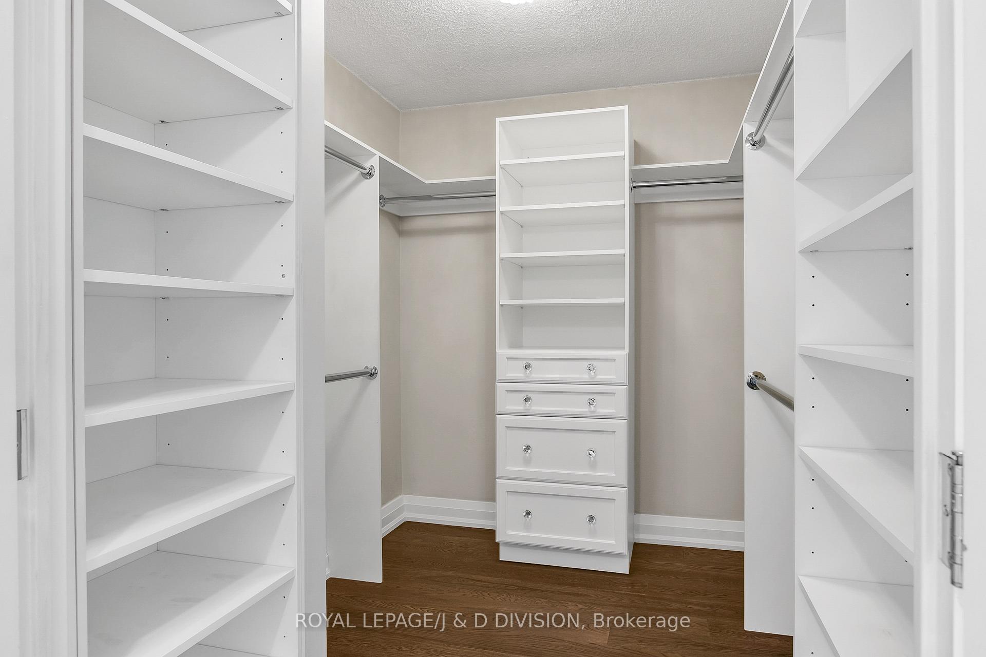 Primary Bedroom Close