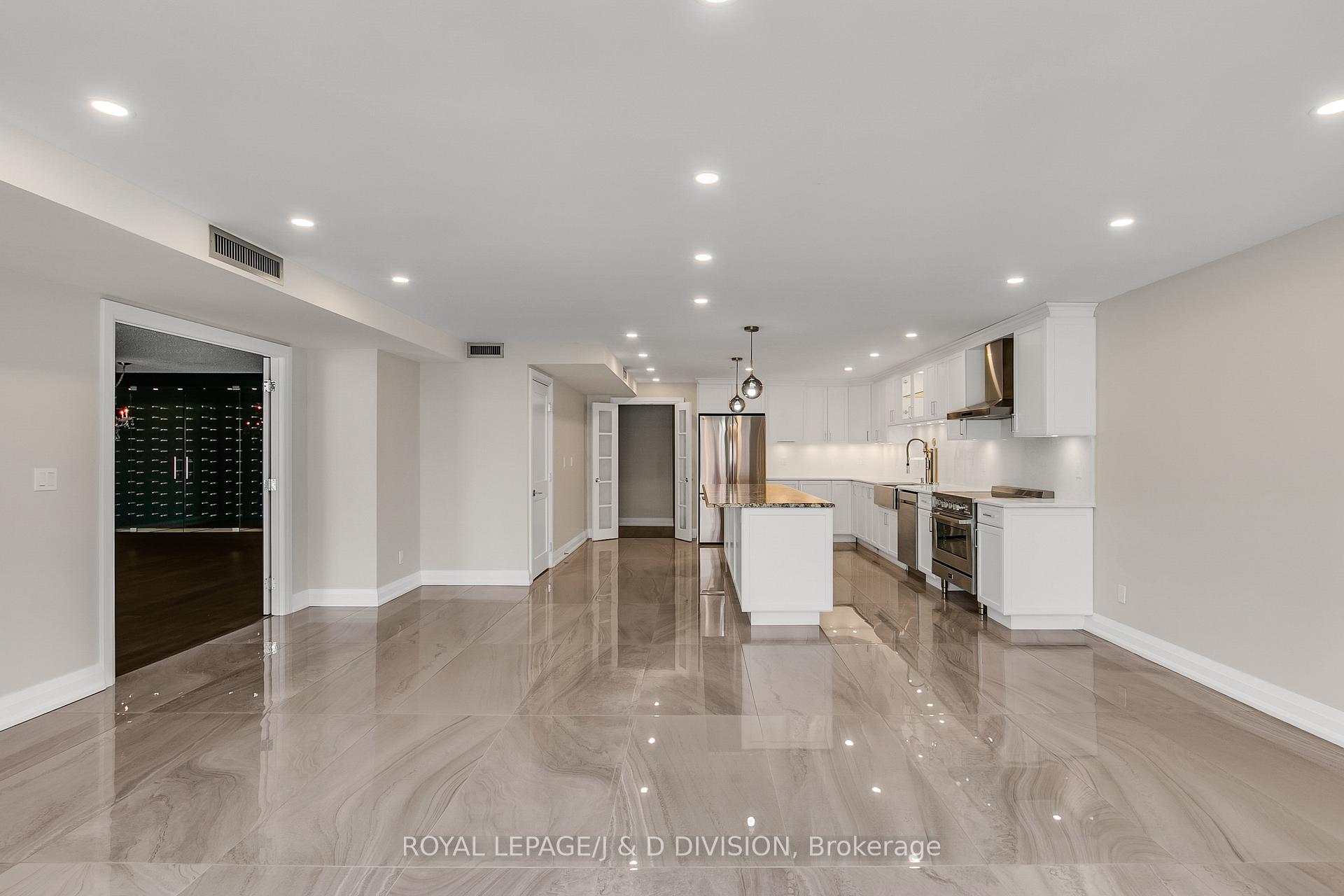 Massive kitchen