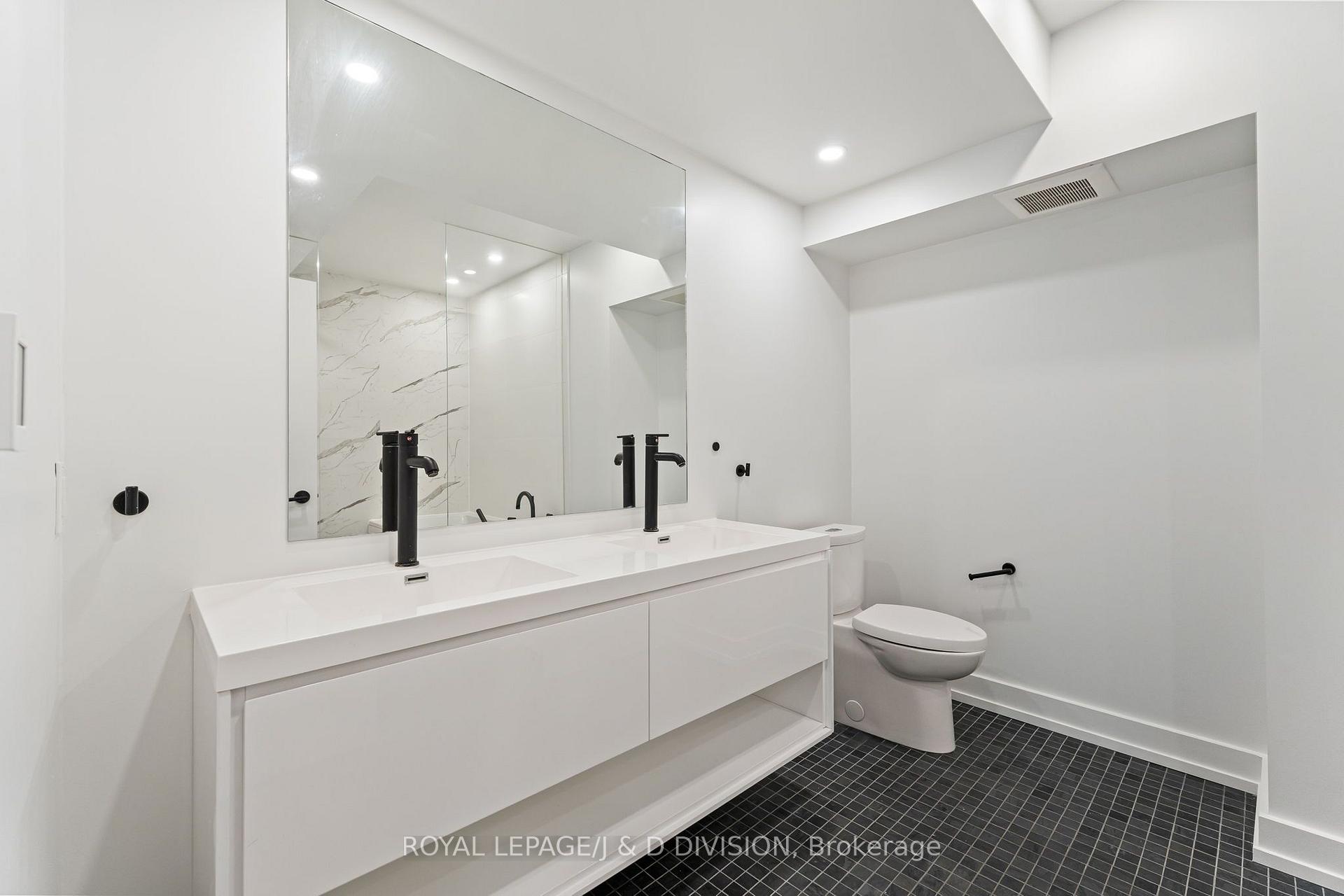 Double sinks in Primary Ensuite