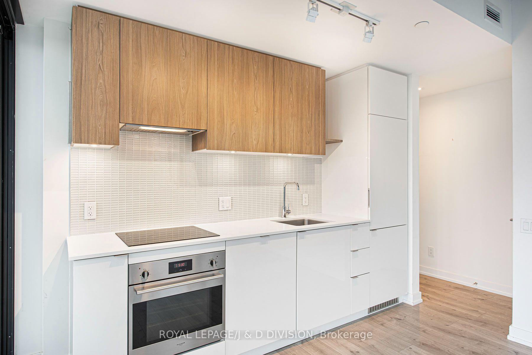 Plenty of storage in kitchen