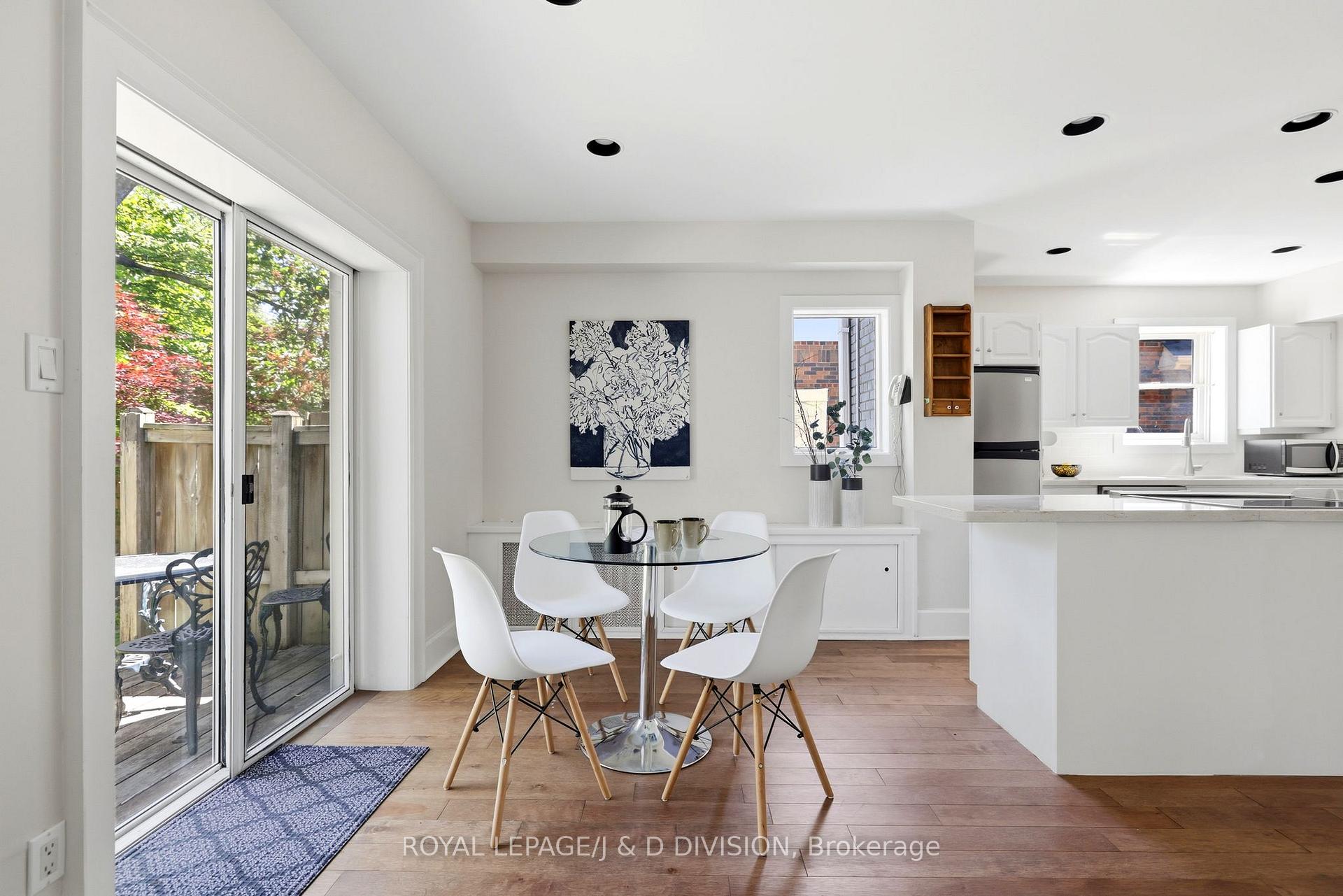 Eat-In kitchen