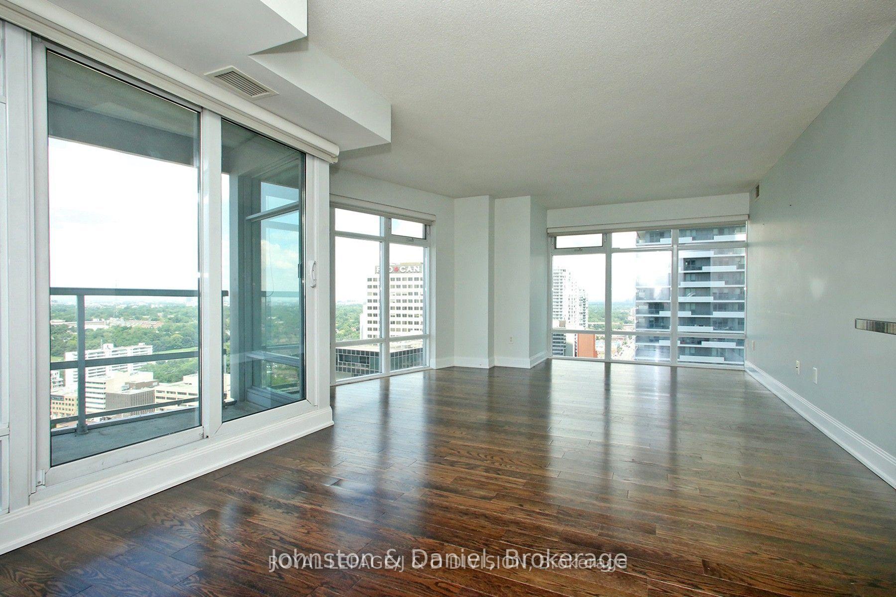 Bright corner suite with open concept living space