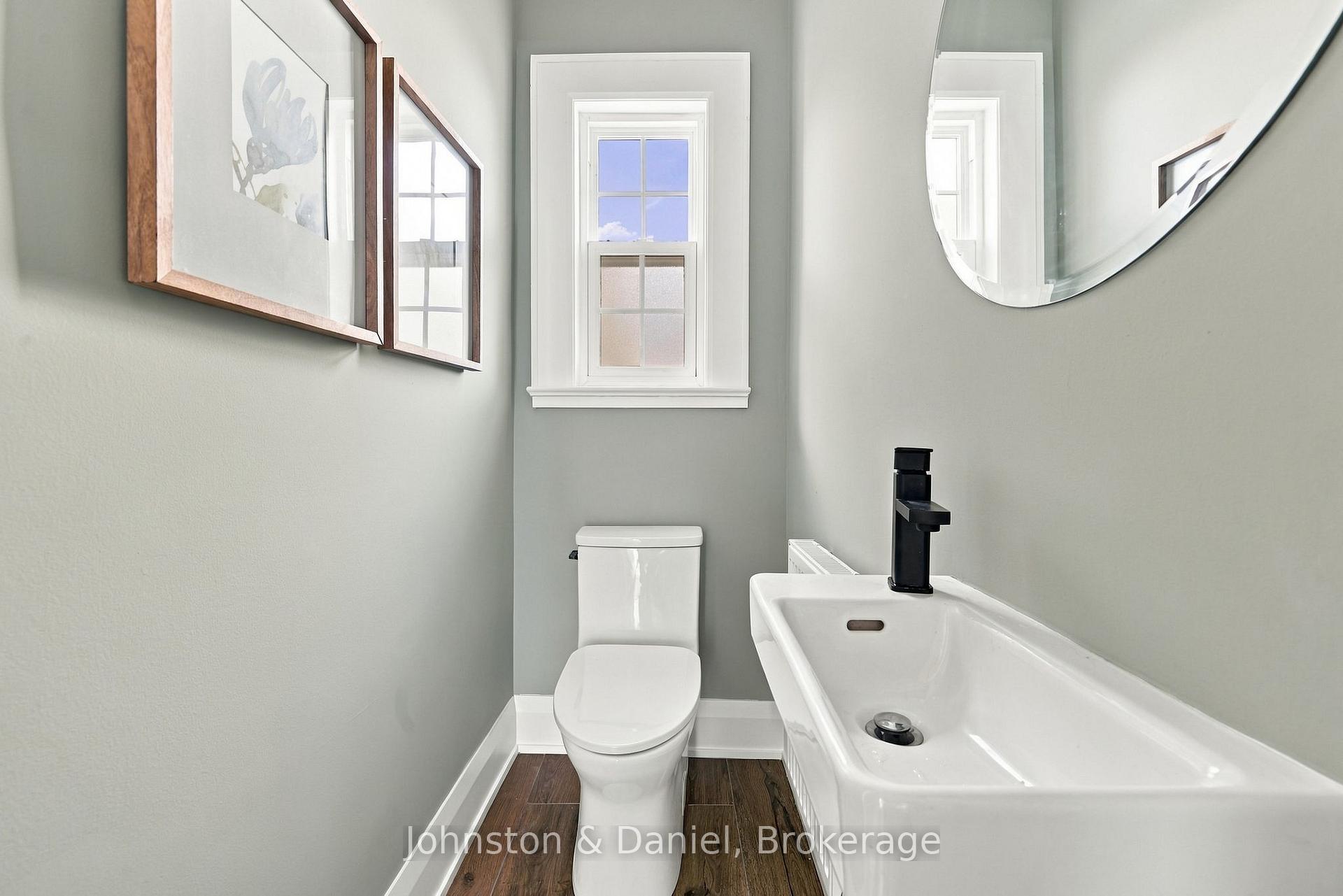Powder Room beside bedroom