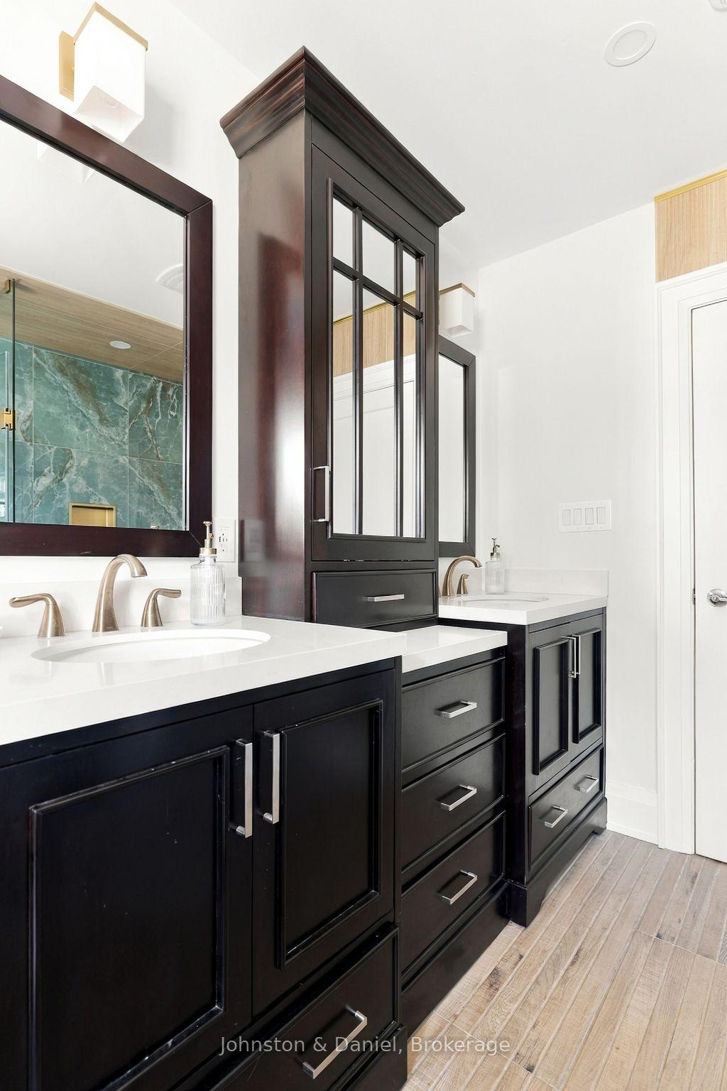 Dual vanities