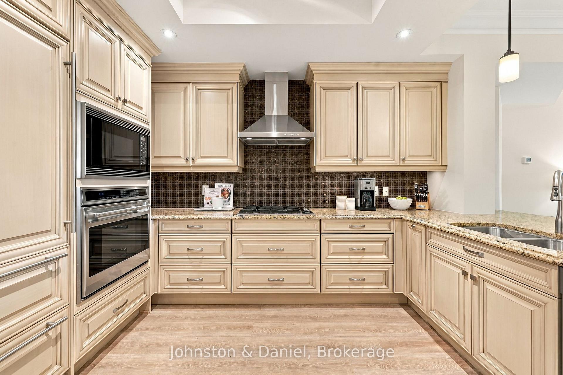 Kitchen w plenty of storage