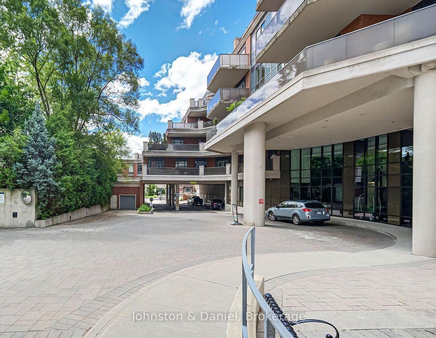 Circular Drive w Access to Concierge