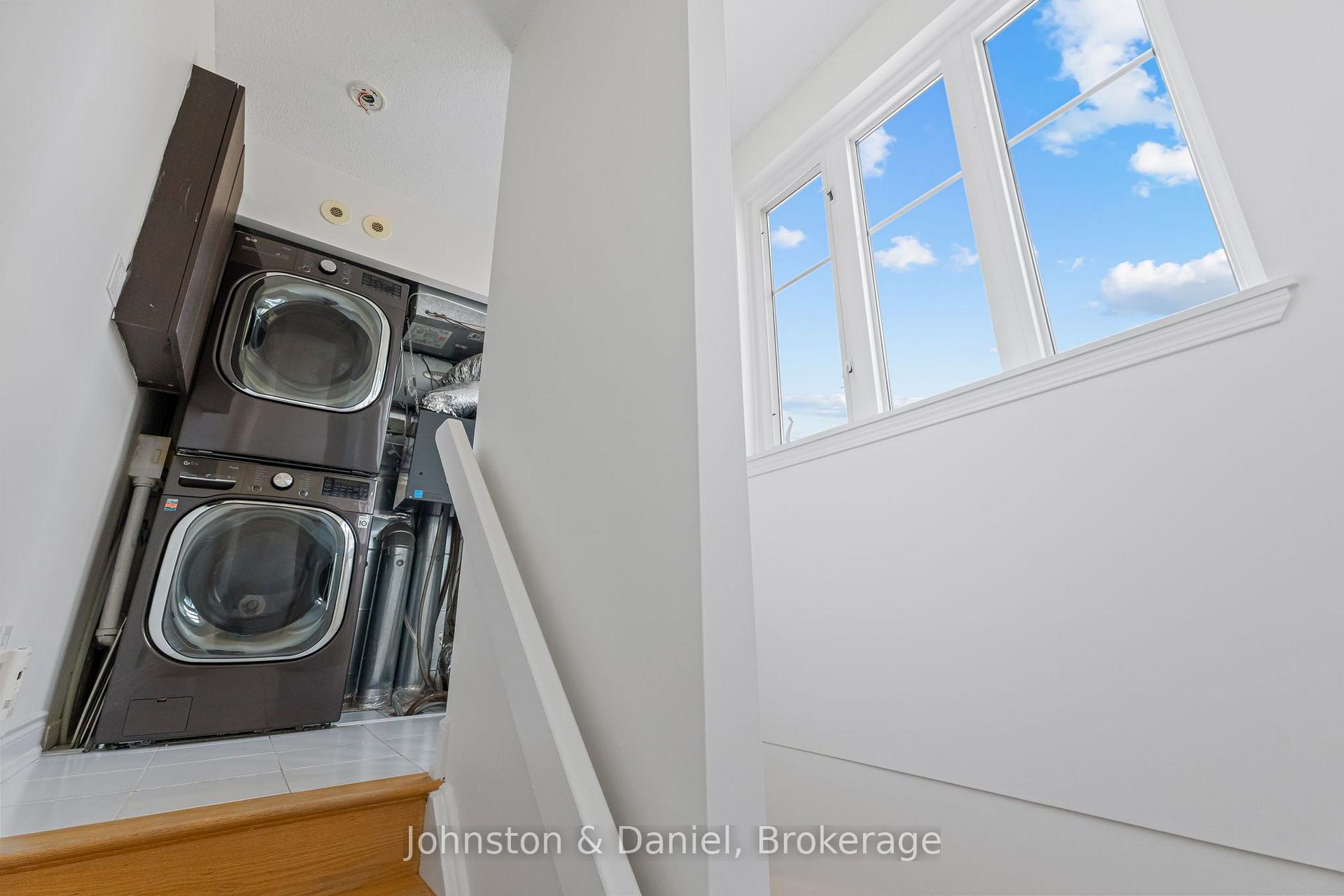 Stackable Washer / Dryer