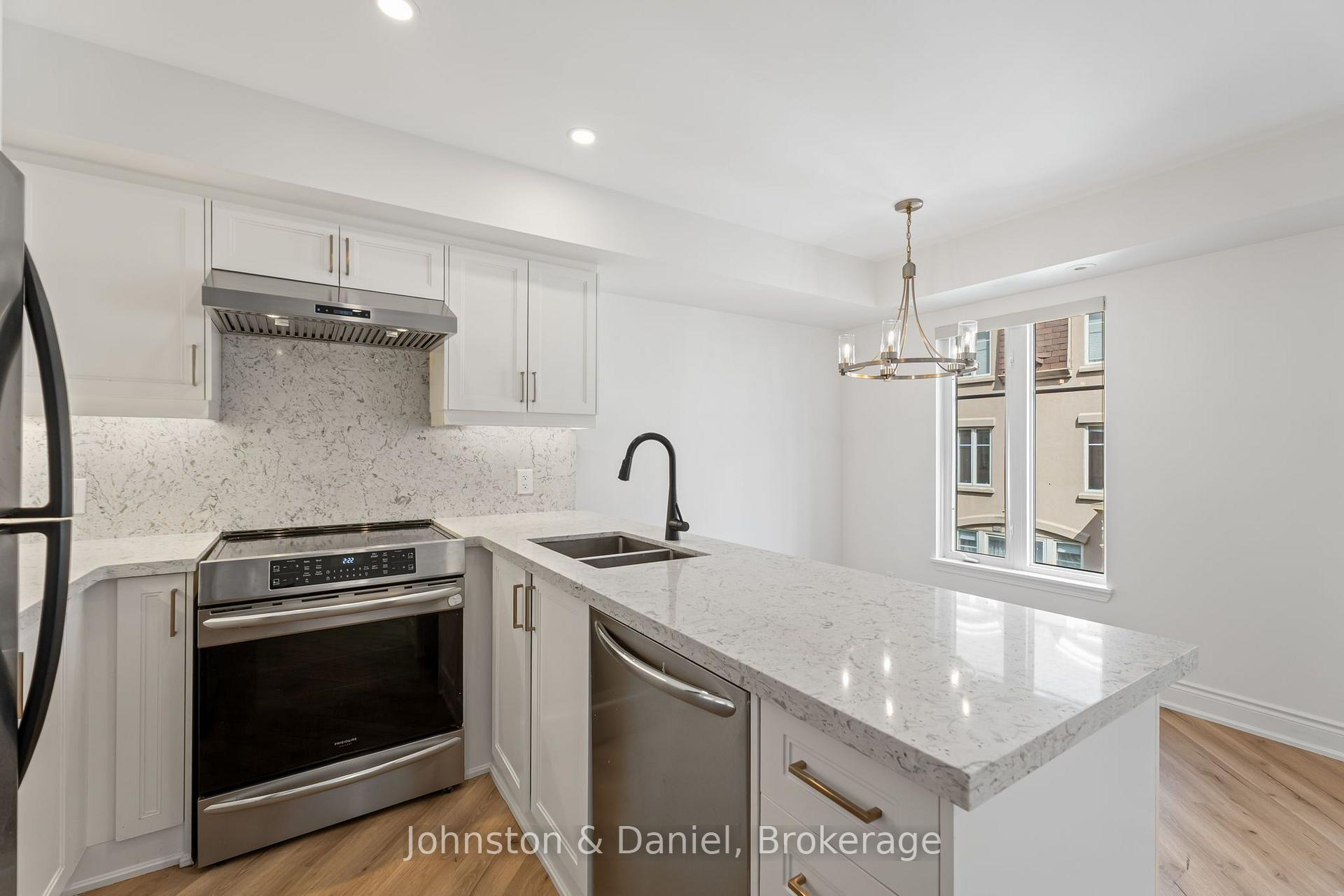 B/I Dishwasher, Large counter prep space