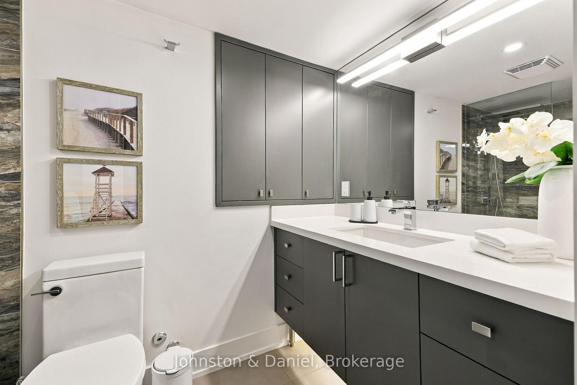 Lots of storage / counter space