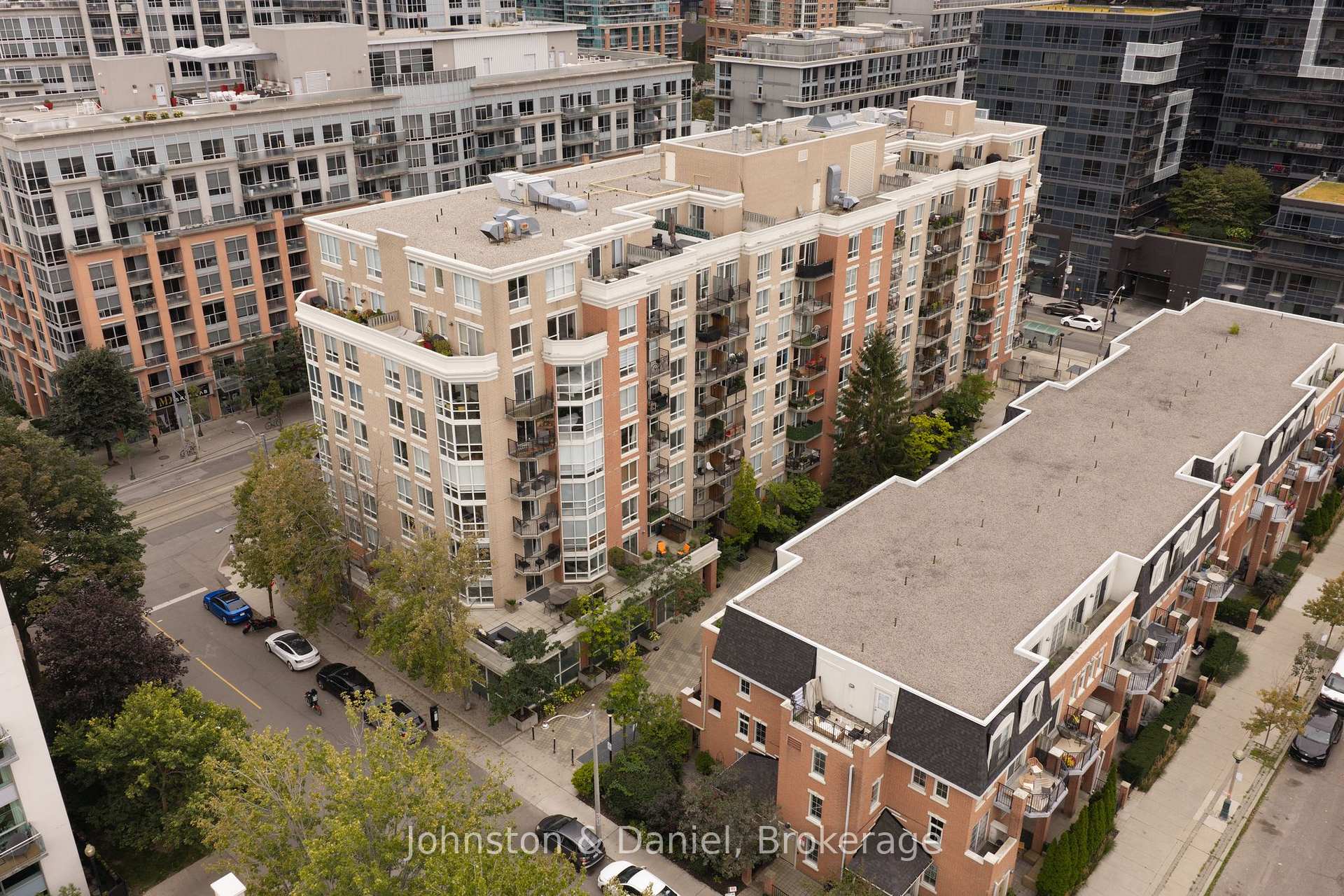 1000 King St W