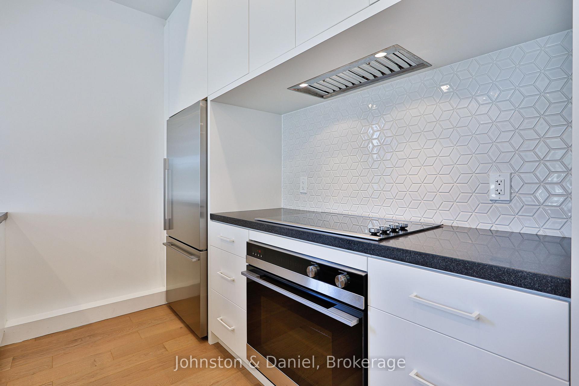 Flat Top Stove above Oven w B/I vent