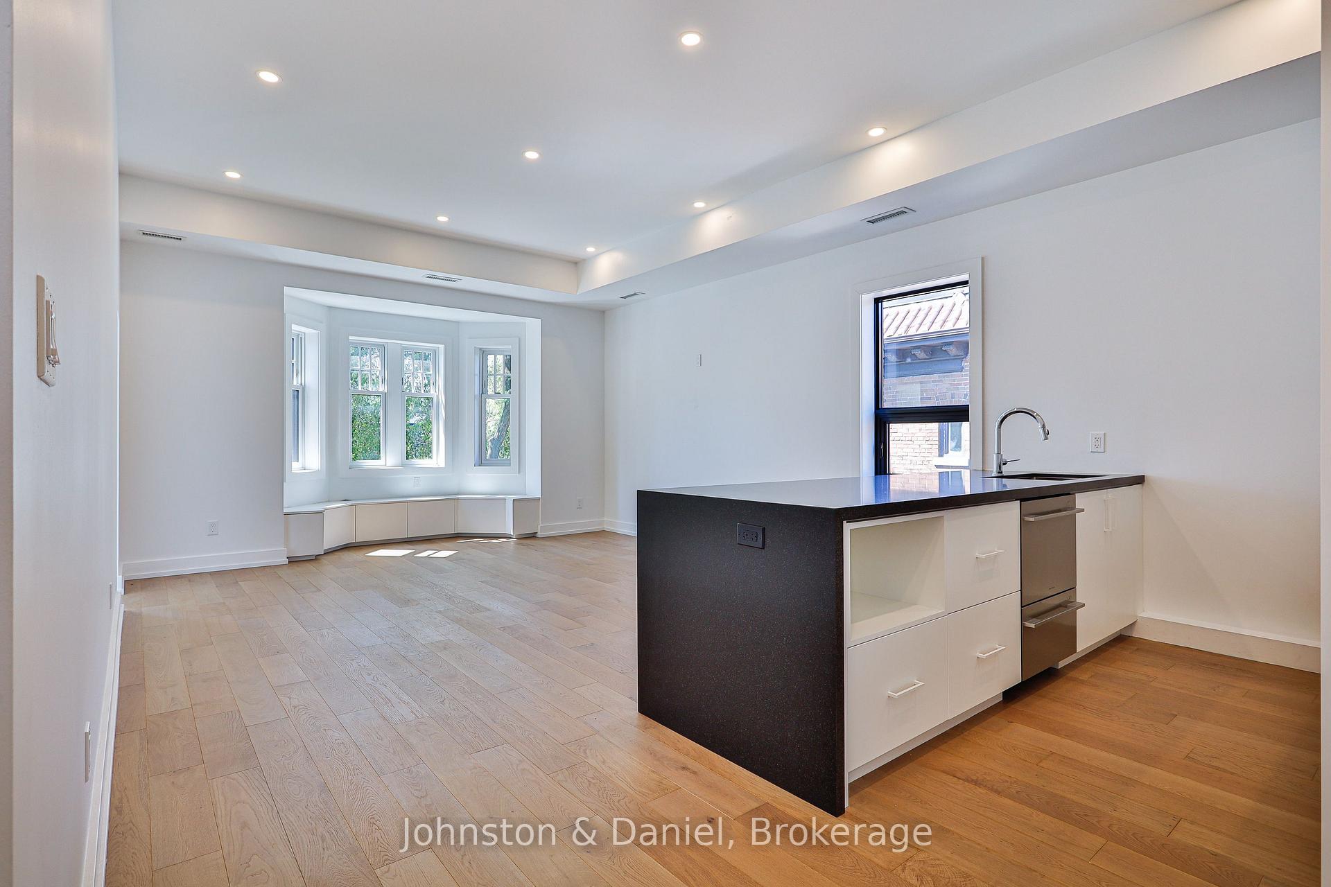 Plenty of light from 2 large windows