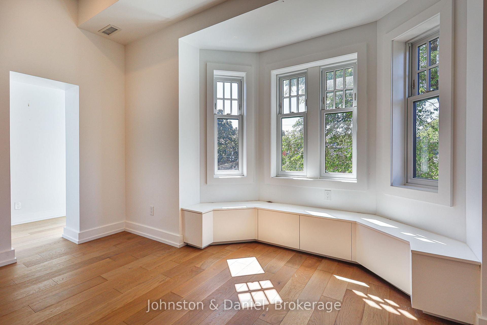 Bay windows with B/I bench