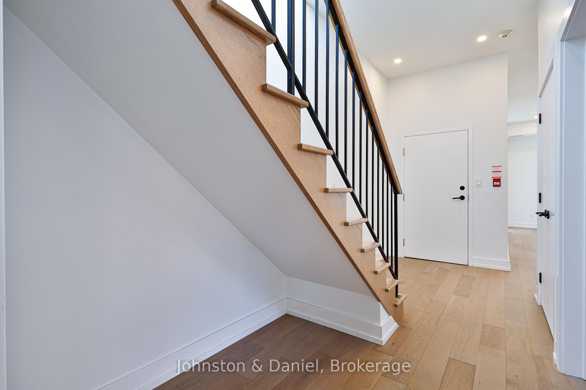 Access to unit via staircase